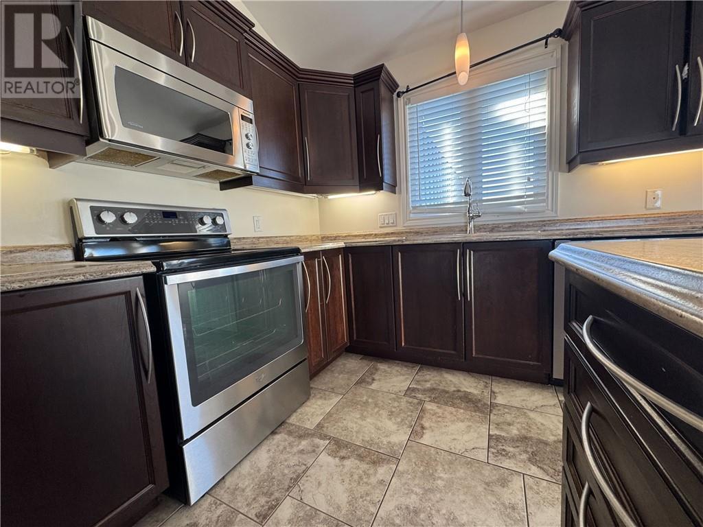 4623 Country Club Drive Unit# Upper, Azilda, ON - Indoor Photo Showing Kitchen