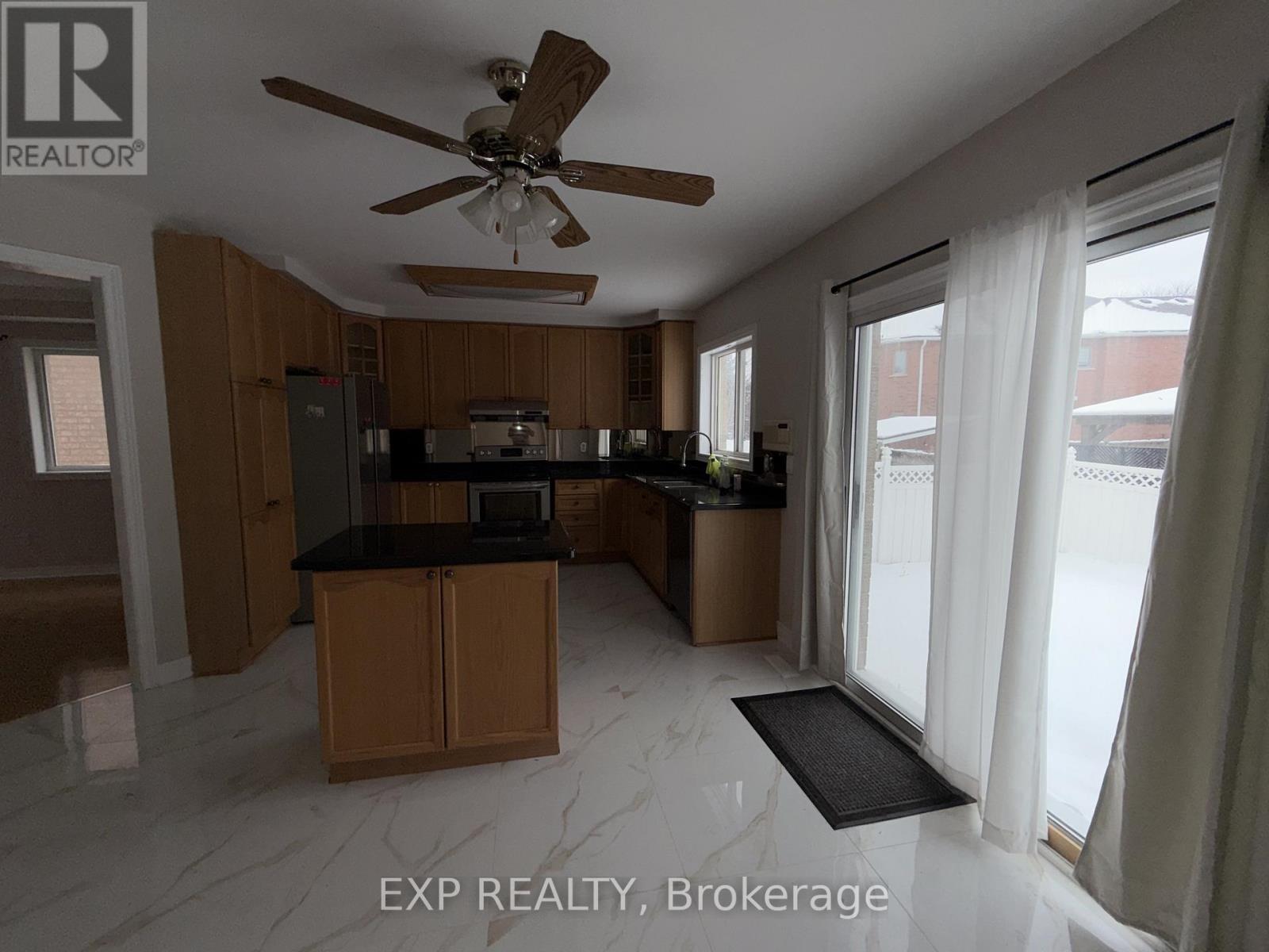 18 Highwood Road, Brampton, ON - Indoor Photo Showing Kitchen
