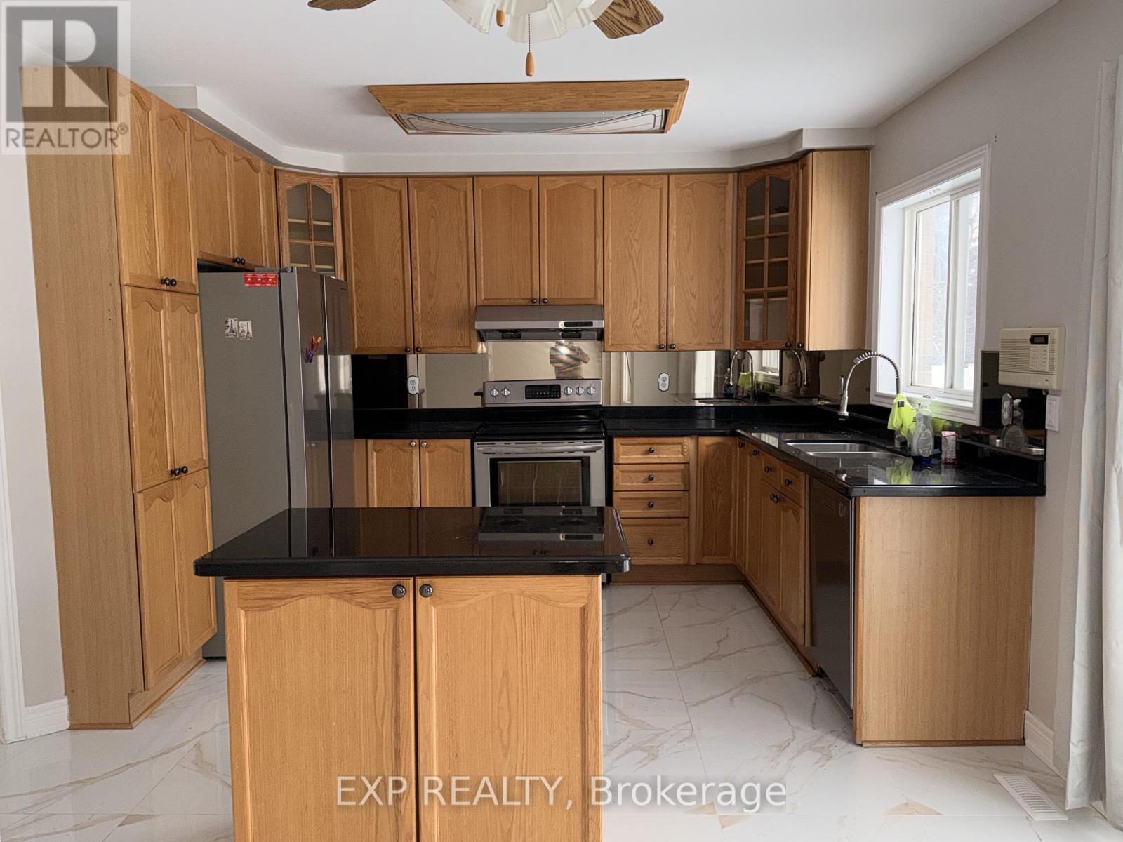 18 Highwood Road, Brampton, ON - Indoor Photo Showing Kitchen With Double Sink