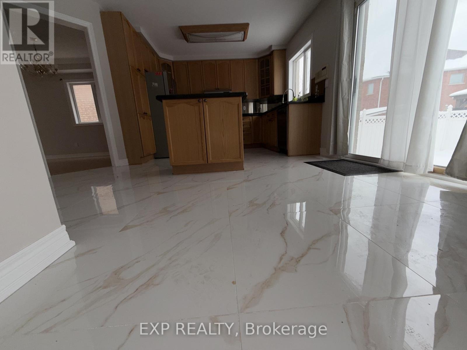 18 Highwood Road, Brampton, ON - Indoor