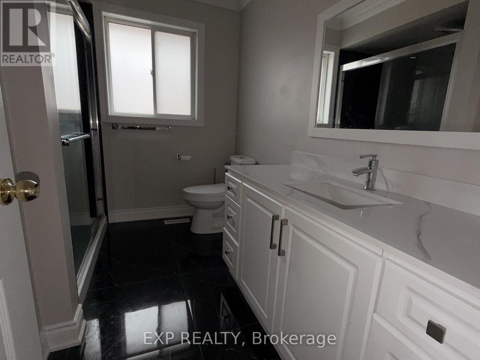 18 Highwood Road, Brampton, ON - Indoor Photo Showing Bathroom