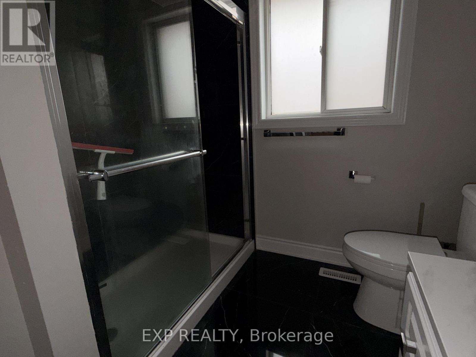 18 Highwood Road, Brampton, ON - Indoor Photo Showing Bathroom