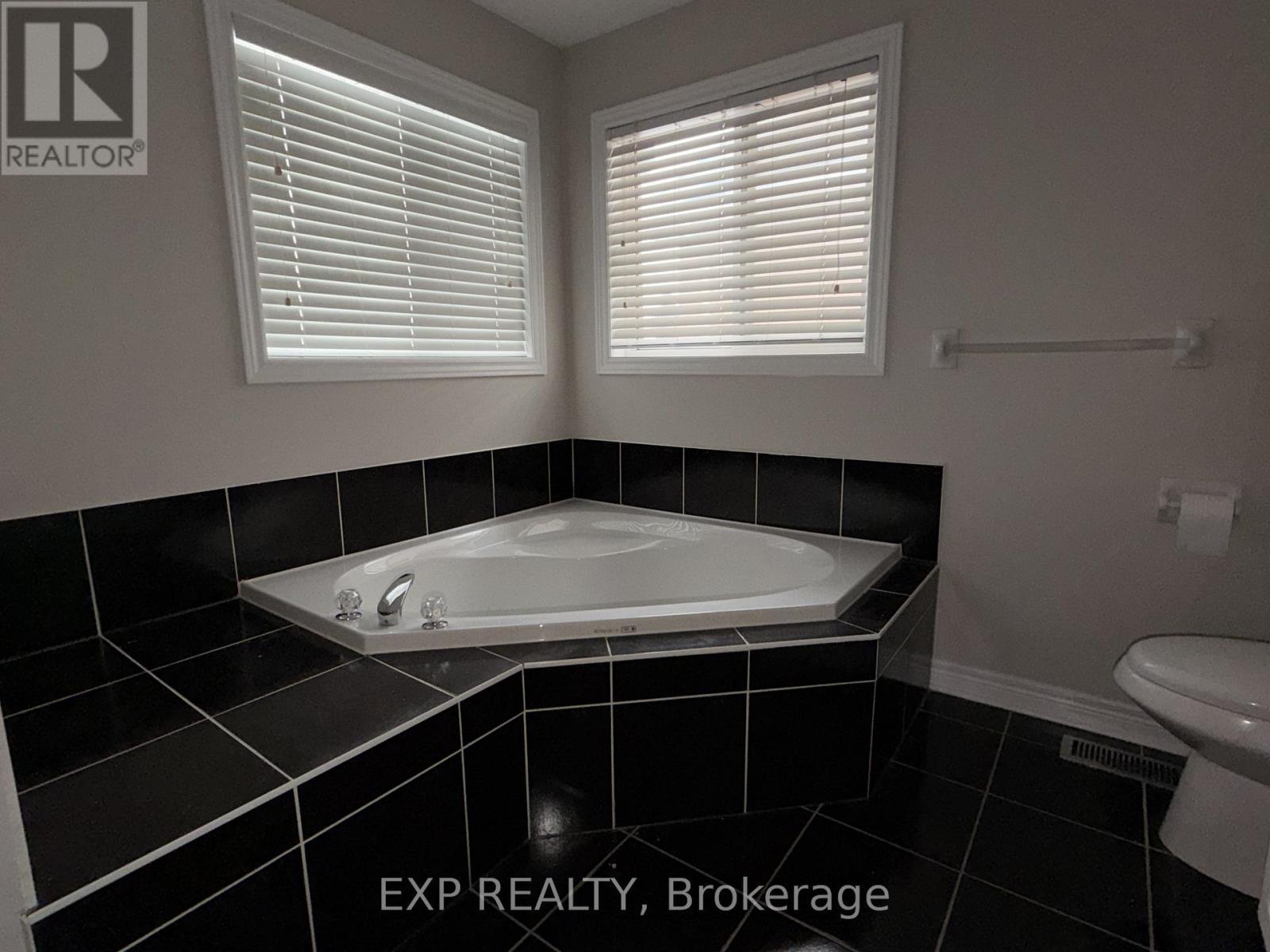 18 Highwood Road, Brampton, ON - Indoor Photo Showing Bathroom
