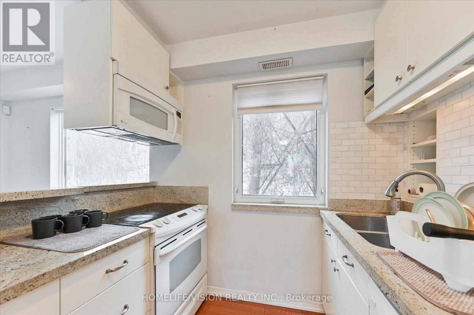 400 Summerhill Avenue, Toronto, ON - Indoor Photo Showing Kitchen With Double Sink