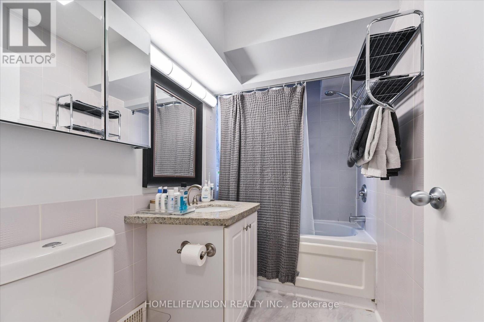4Pc Washroom - 400 Summerhill Avenue, Toronto, ON - Indoor Photo Showing Bathroom