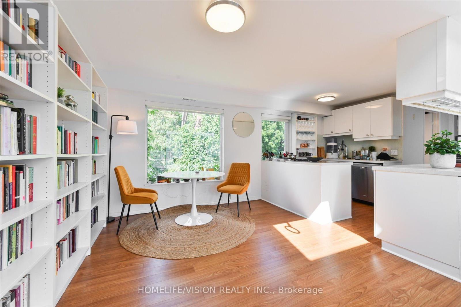3rd Floor Unit - Eating Area - 400 Summerhill Avenue, Toronto, ON - Indoor Photo Showing Kitchen