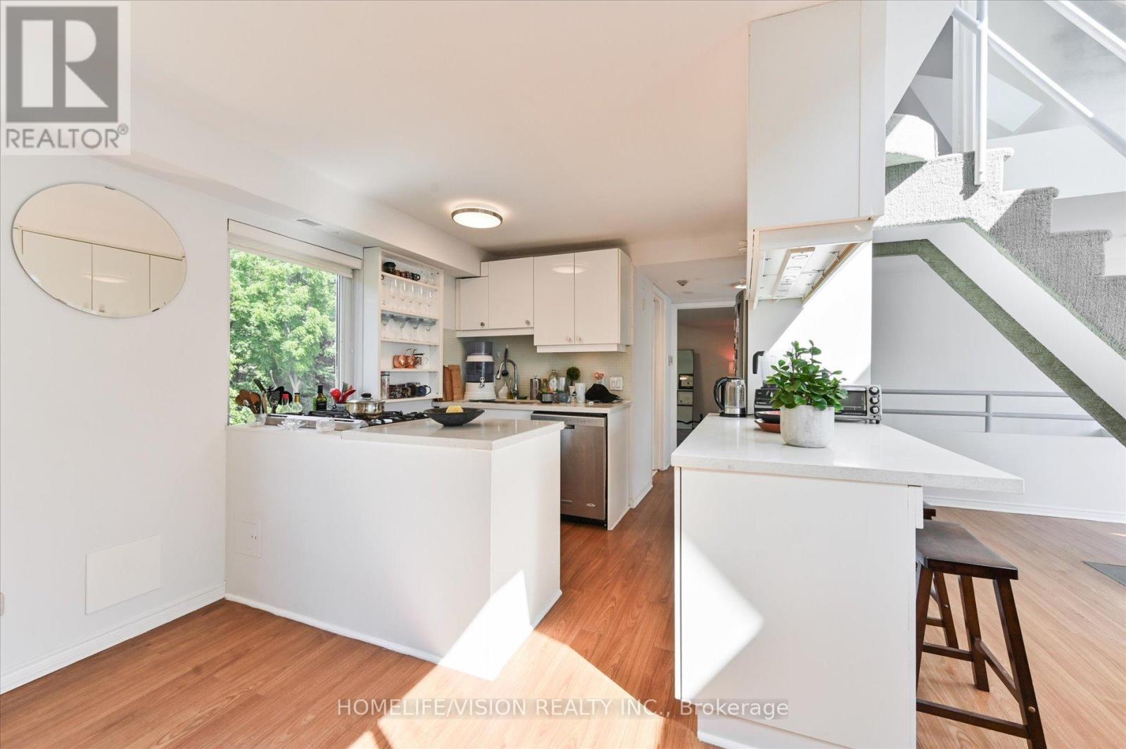 3rd Floor Unit - Kitchen - 400 Summerhill Avenue, Toronto, ON - Indoor Photo Showing Kitchen