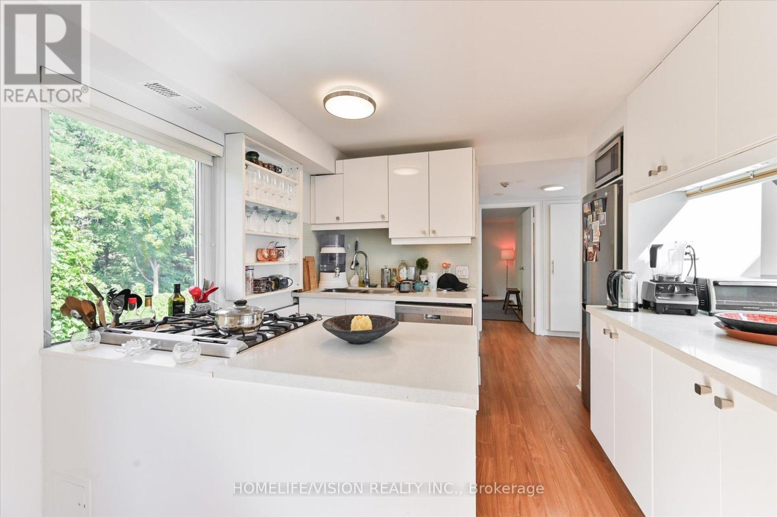 Island - 400 Summerhill Avenue, Toronto, ON - Indoor Photo Showing Kitchen