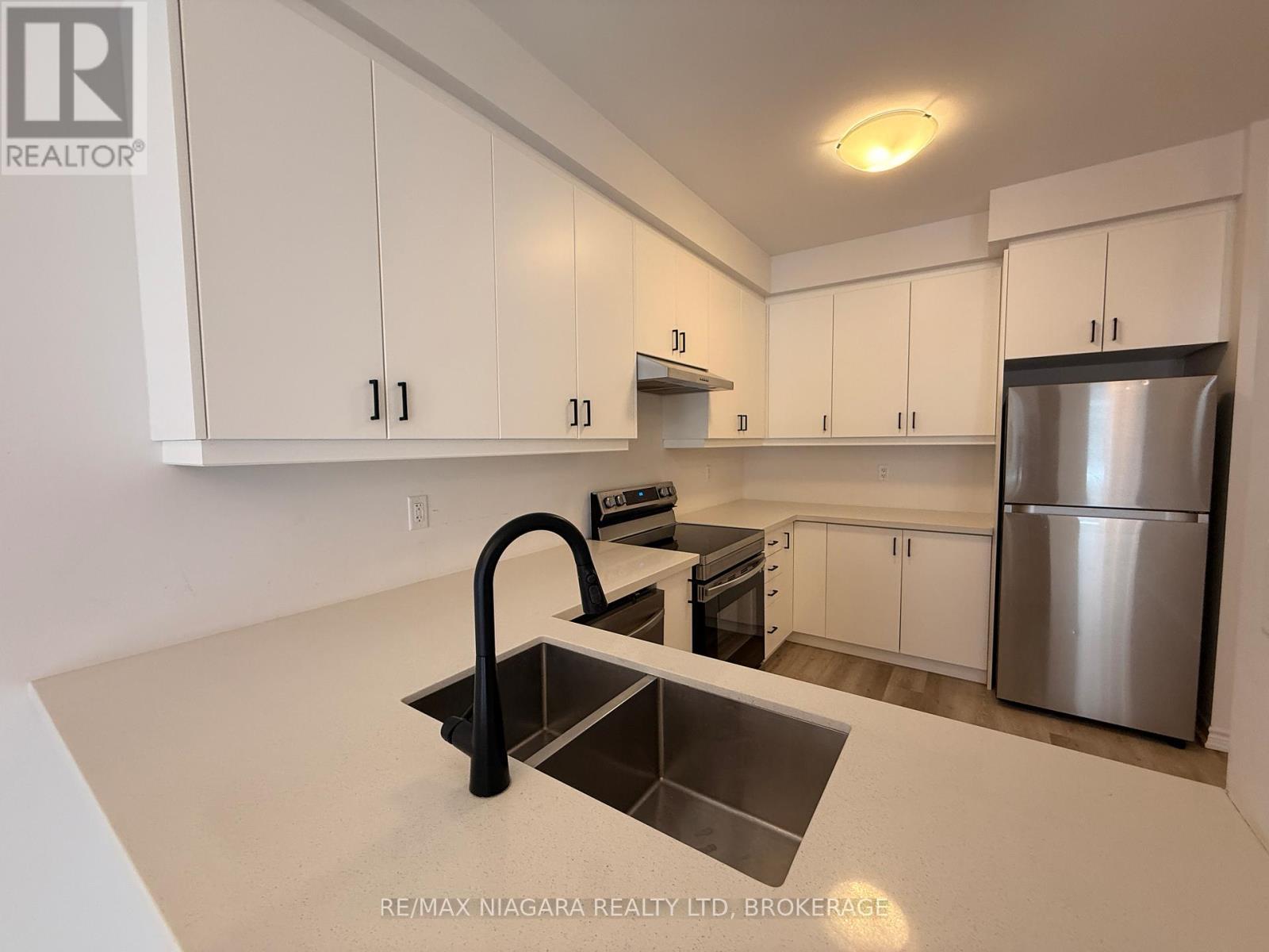 96 - 461 Blackburn Drive, Brantford, ON - Indoor Photo Showing Kitchen With Stainless Steel Kitchen With Double Sink