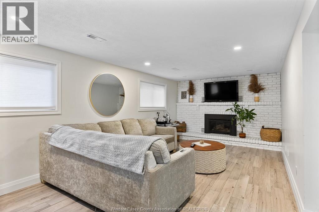 845 Old Tecumseh Road, Lakeshore, ON - Indoor Photo Showing Living Room With Fireplace
