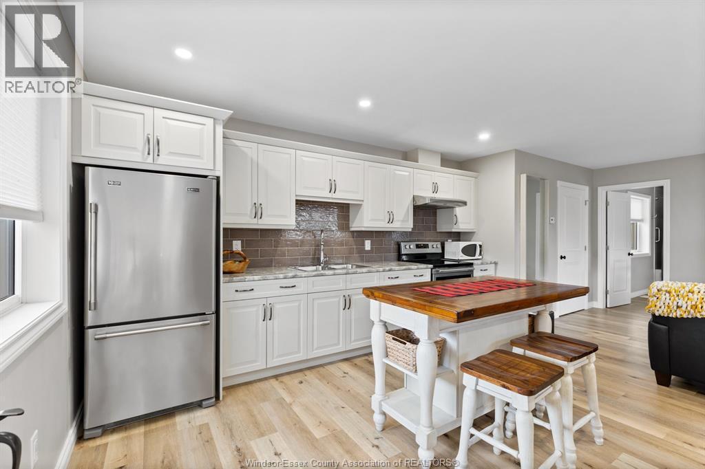 845 Old Tecumseh Road, Lakeshore, ON - Indoor Photo Showing Kitchen With Double Sink