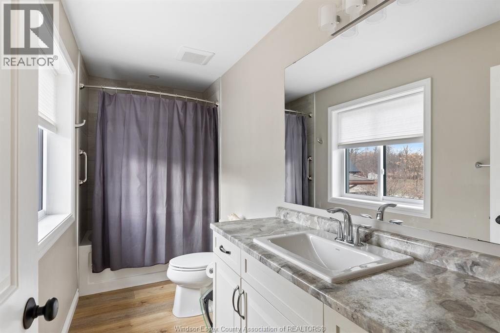 845 Old Tecumseh Road, Lakeshore, ON - Indoor Photo Showing Bathroom