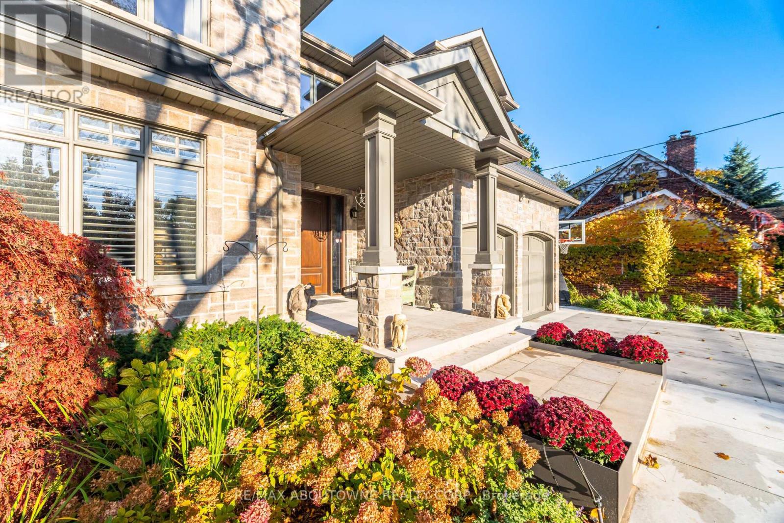 1271 Mineola Gardens, Mississauga, ON - Outdoor