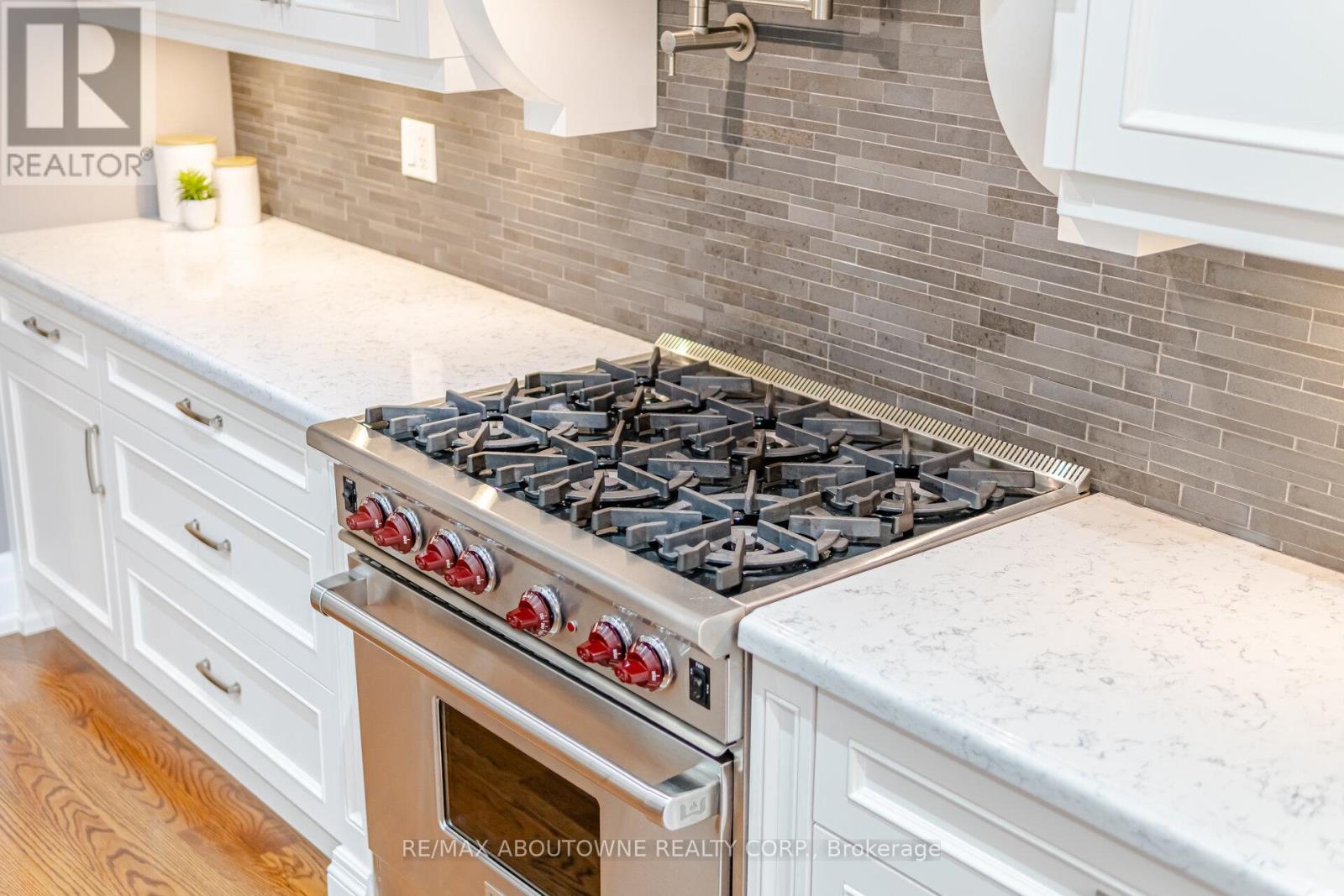 1271 Mineola Gardens, Mississauga, ON - Indoor Photo Showing Kitchen