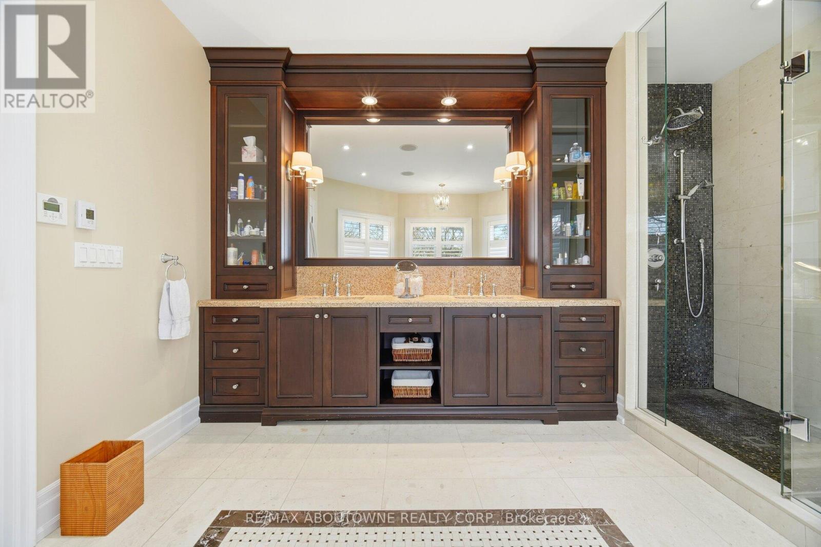 1271 Mineola Gardens, Mississauga, ON - Indoor Photo Showing Bathroom