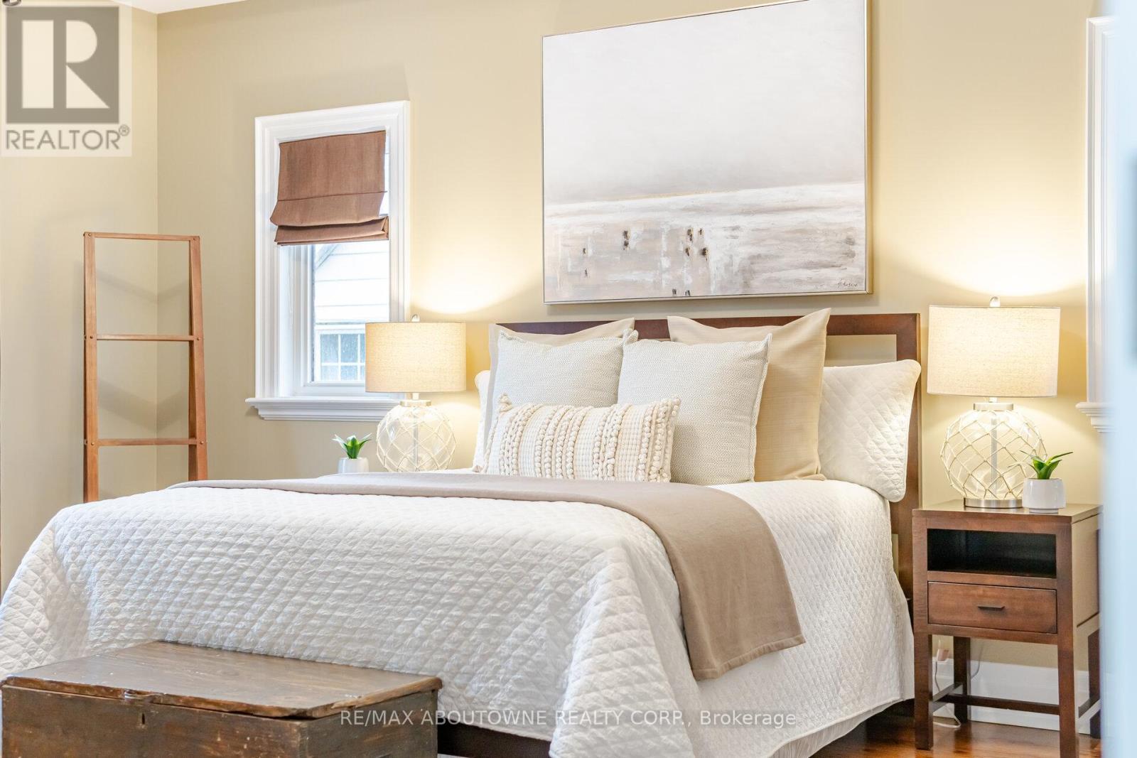 1271 Mineola Gardens, Mississauga, ON - Indoor Photo Showing Bedroom