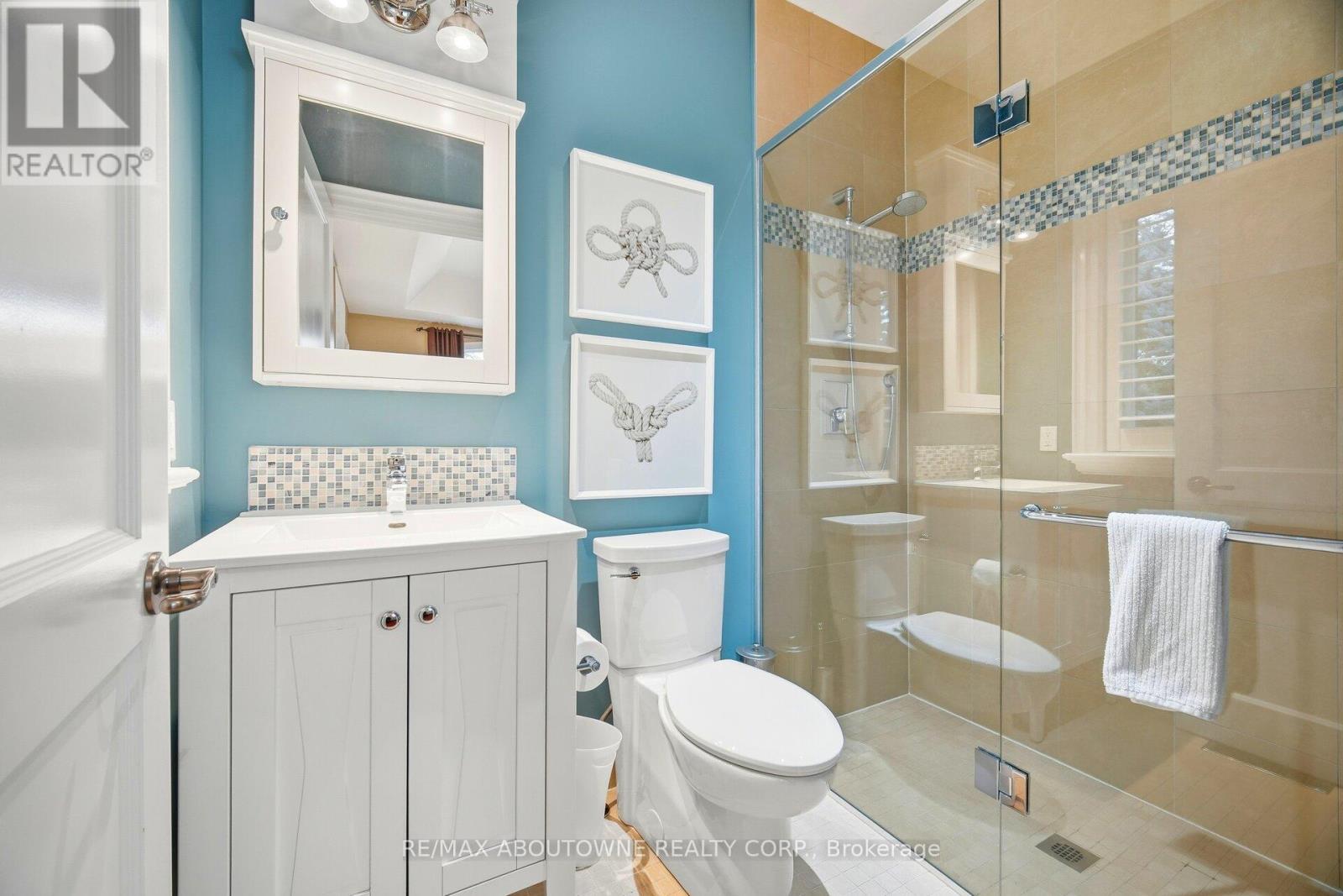 1271 Mineola Gardens, Mississauga, ON - Indoor Photo Showing Bathroom