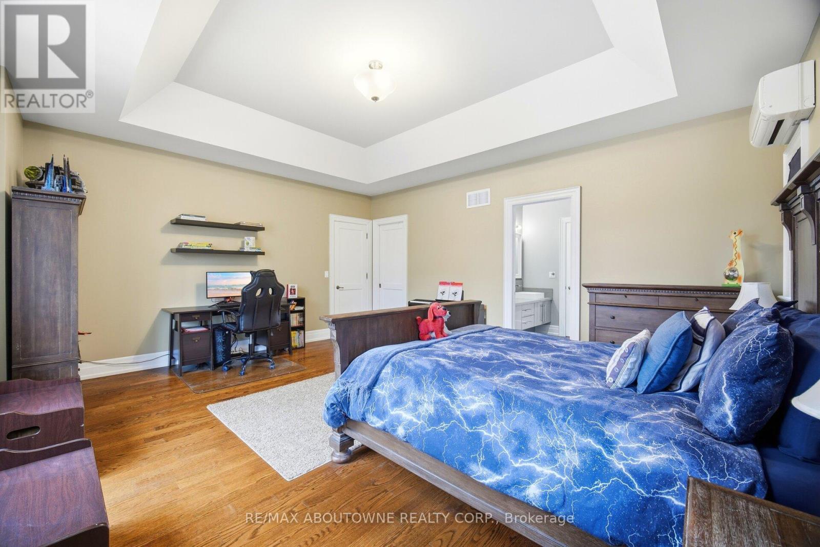 1271 Mineola Gardens, Mississauga, ON - Indoor Photo Showing Bedroom