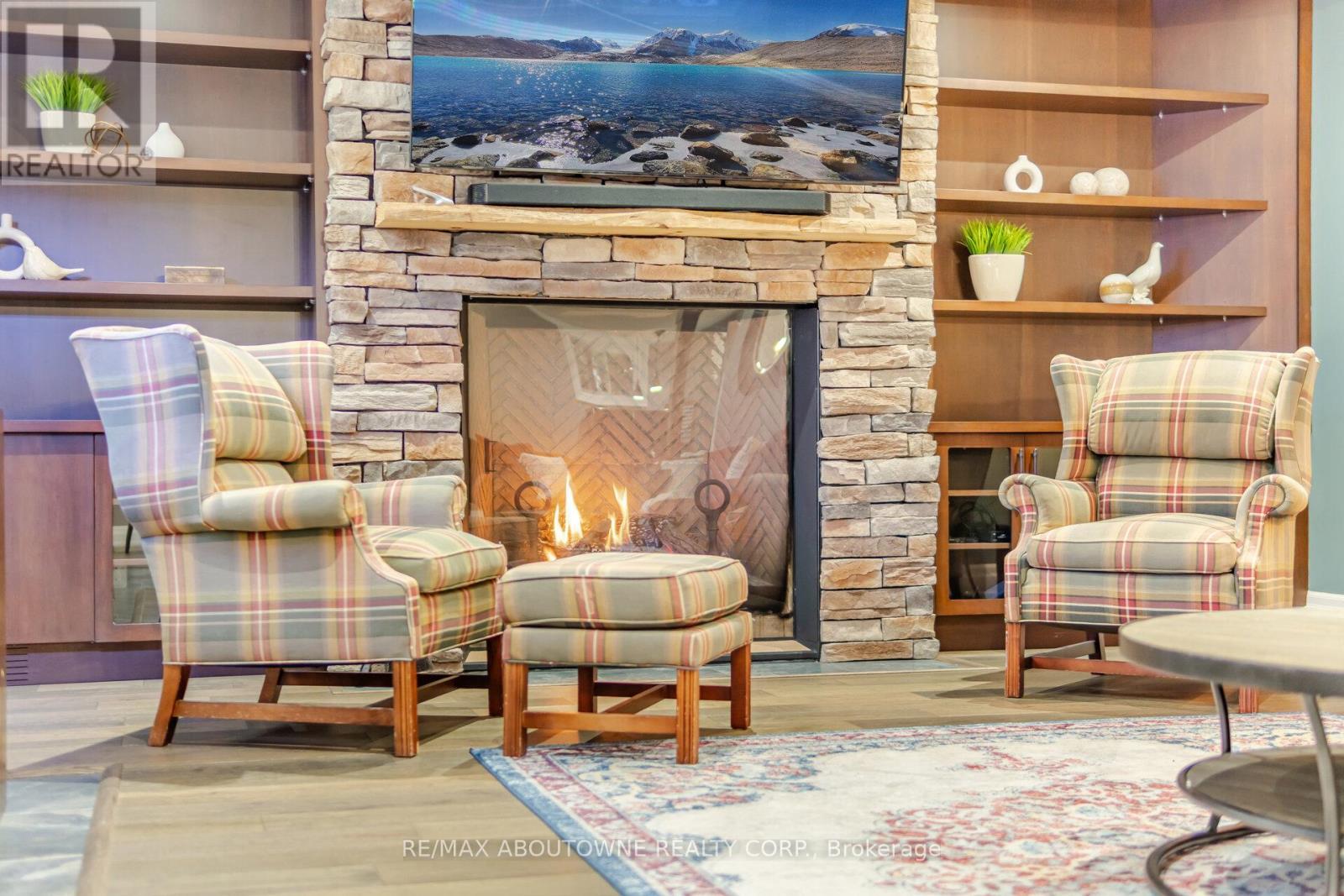 1271 Mineola Gardens, Mississauga, ON - Indoor With Fireplace