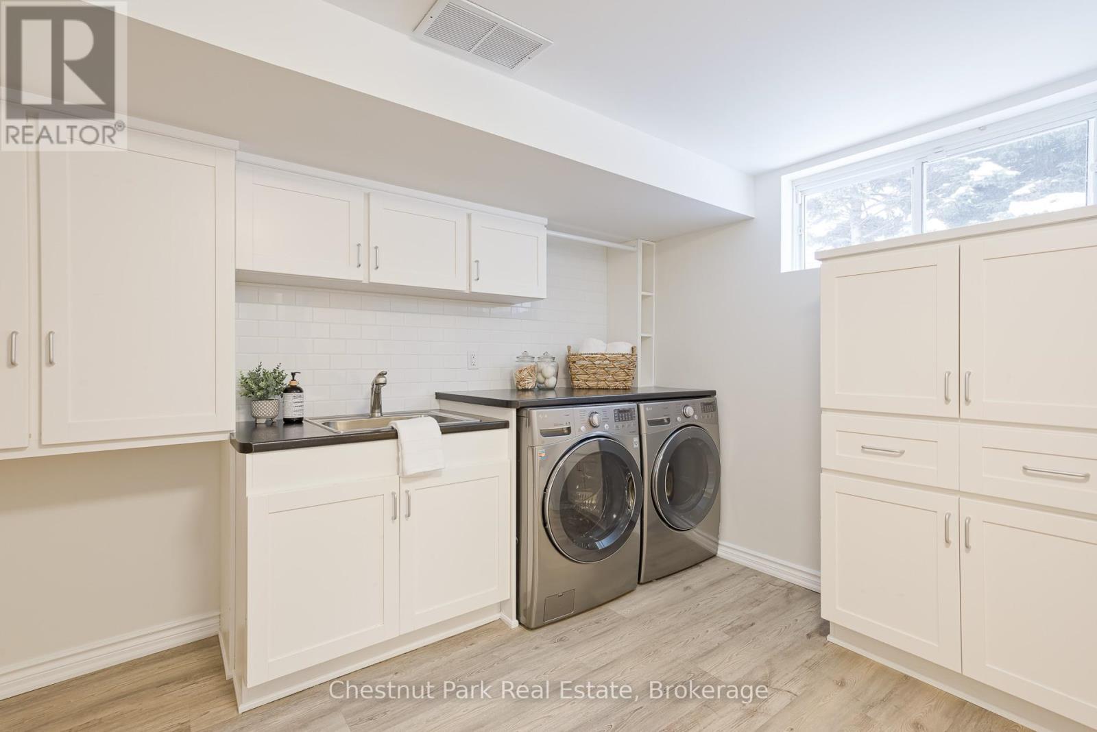 4 Wickens Lane, Blue Mountains, ON - Indoor Photo Showing Laundry Room