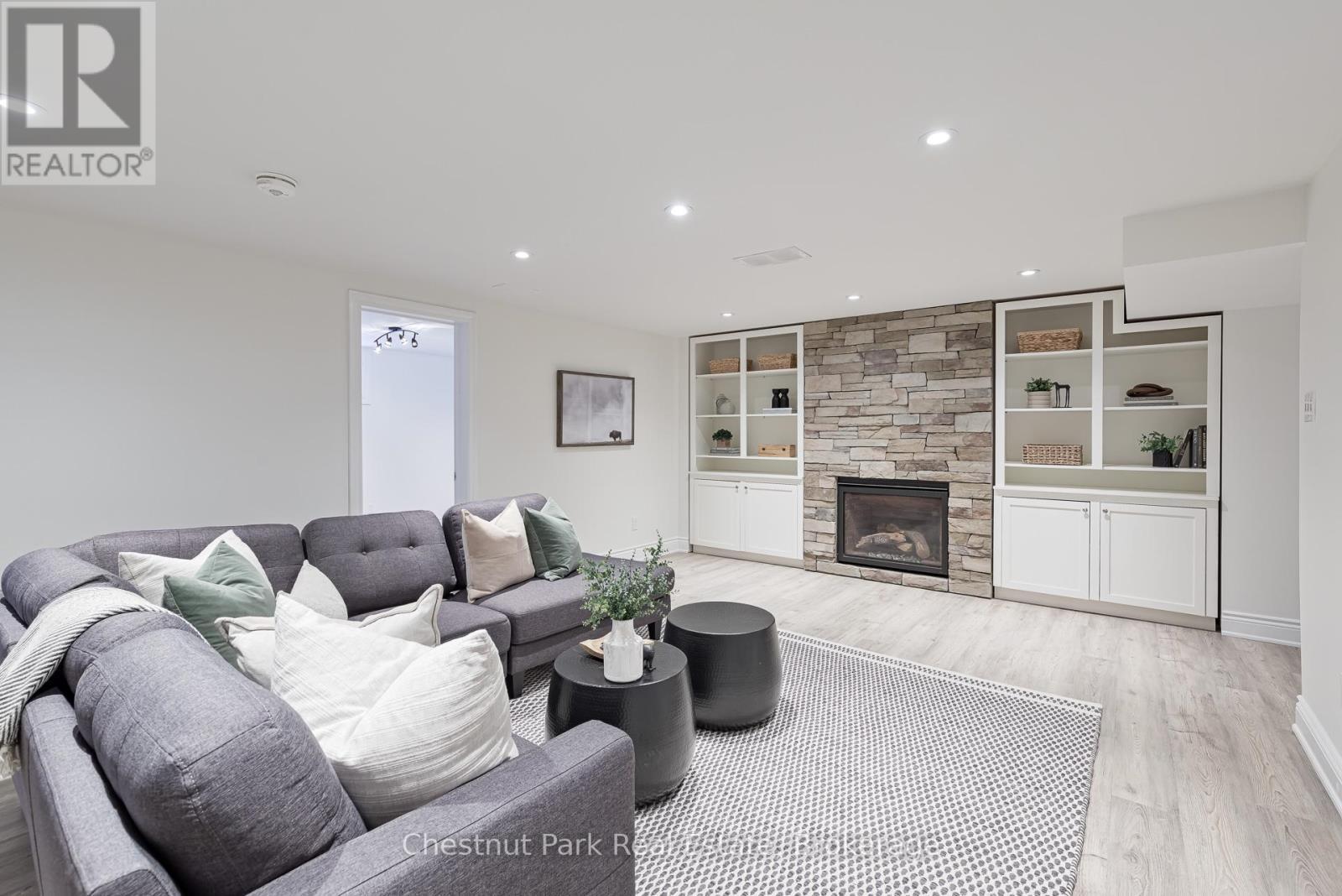 4 Wickens Lane, Blue Mountains, ON - Indoor Photo Showing Living Room With Fireplace