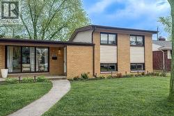 882 WESTCHESTER Windsor, ON N8S 3Y7