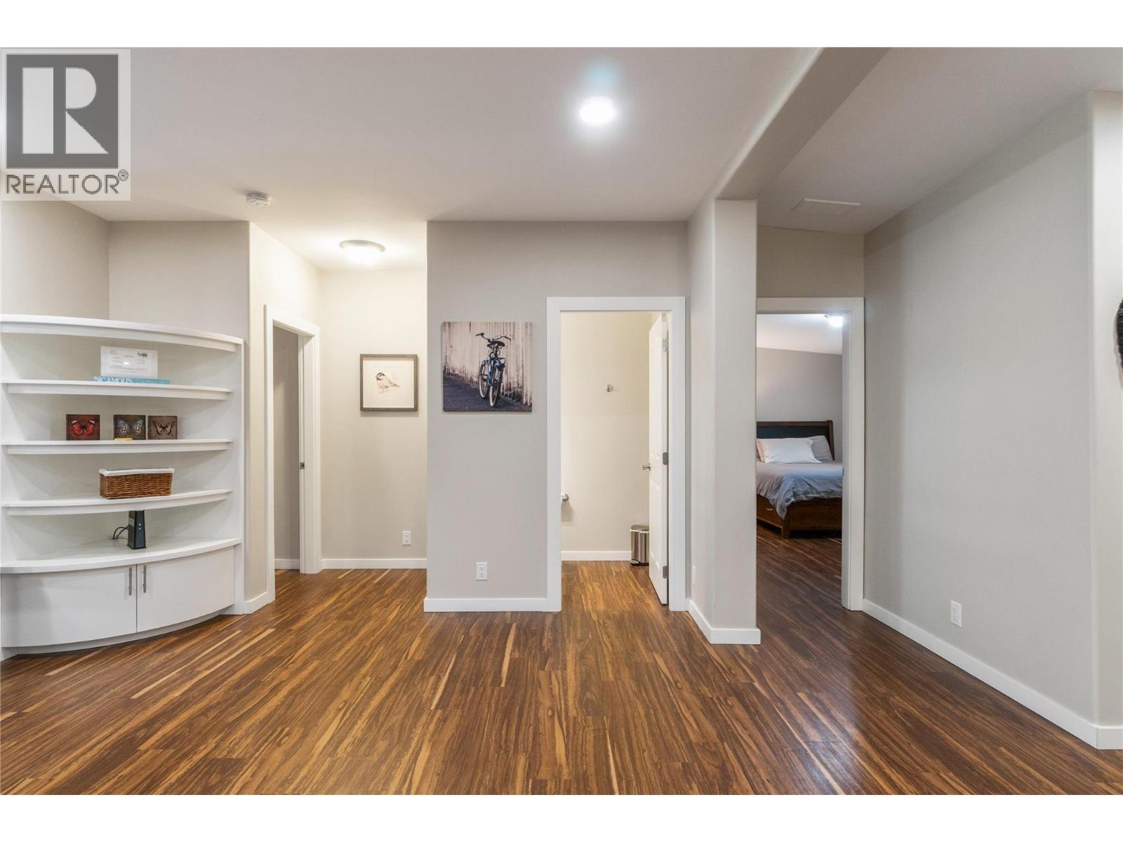 hallway - 405 97A Highway, Sicamous, BC