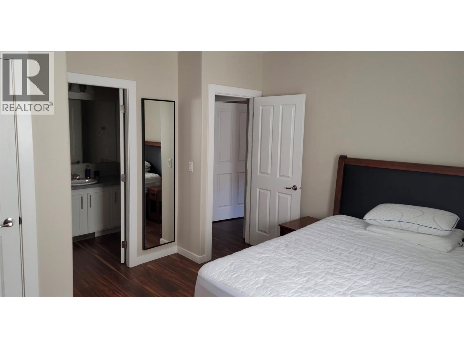 bedroom 4 with ensuite - 405 97A Highway, Sicamous, BC
