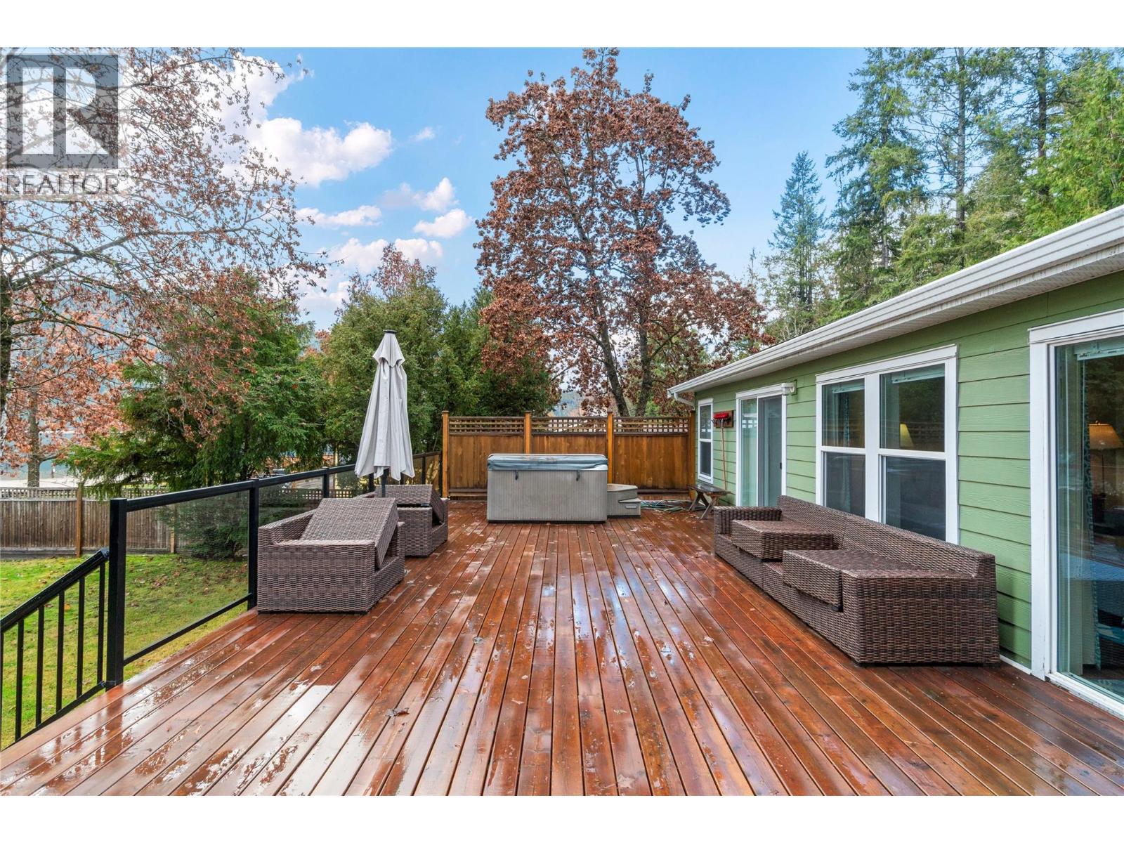 405 97A Highway, Sicamous, BC