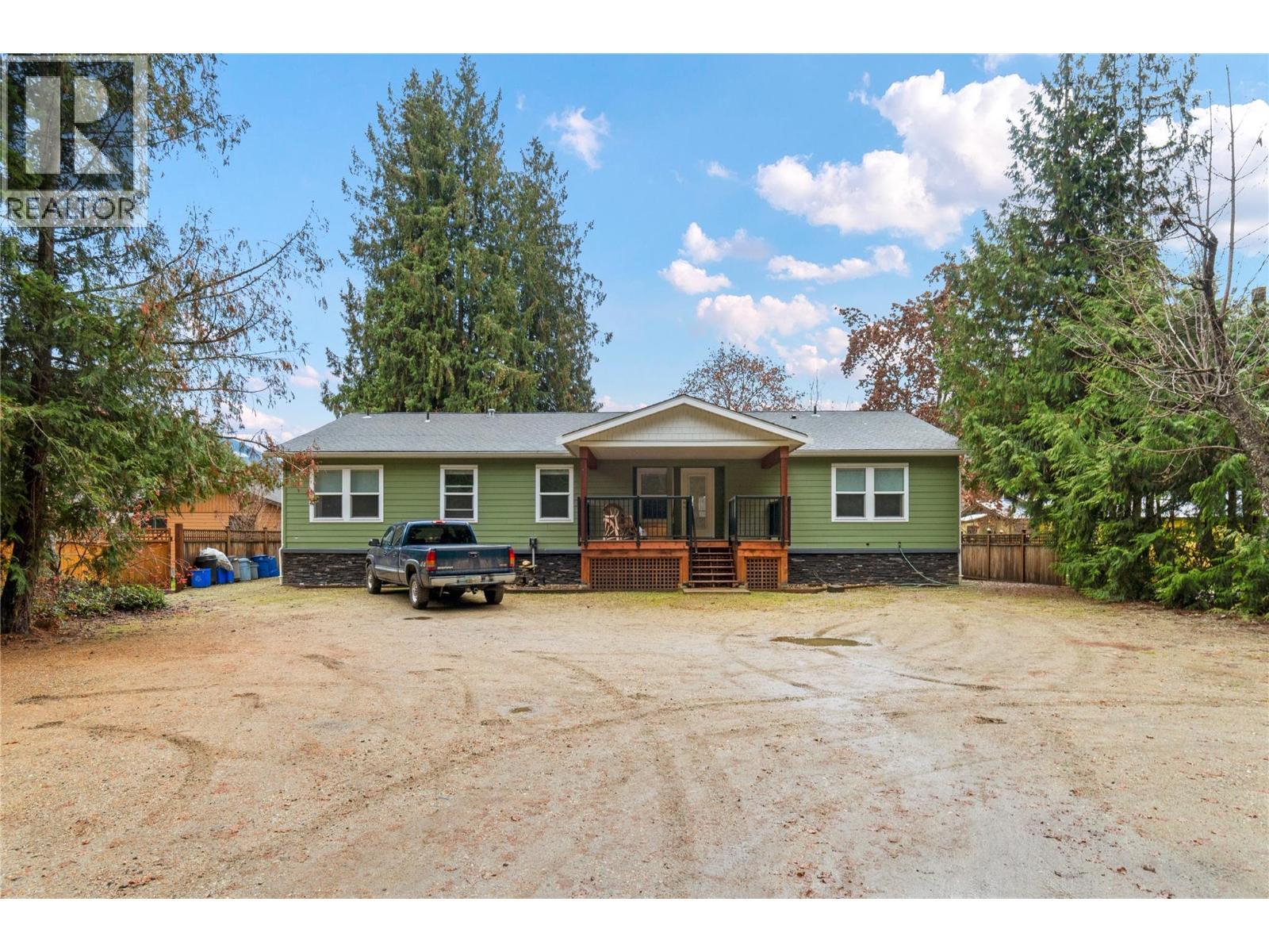 405 97A Highway, Sicamous, BC