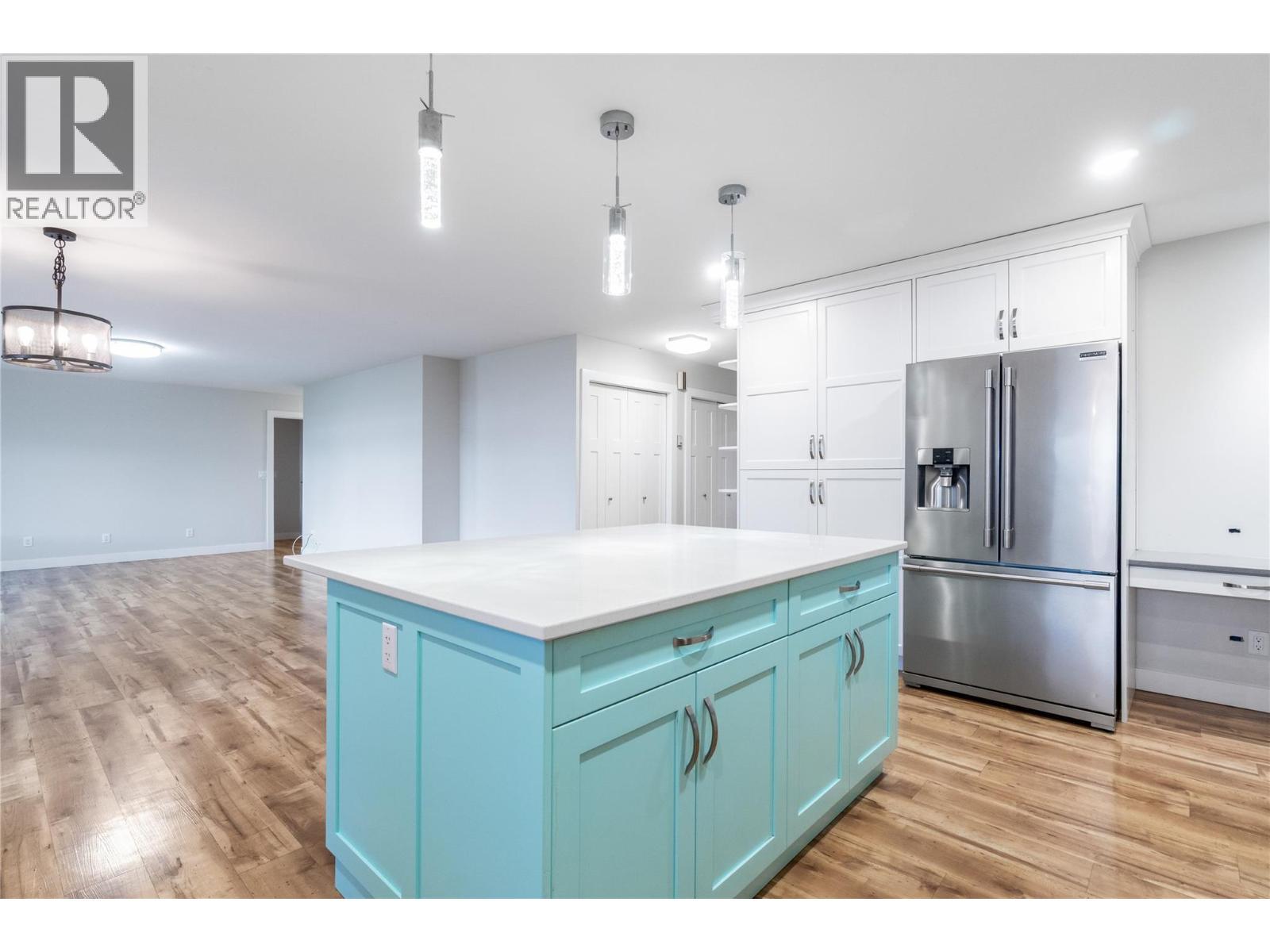 kitchen - 401 97A Highway, Sicamous, BC - Indoor Photo Showing Kitchen With Upgraded Kitchen