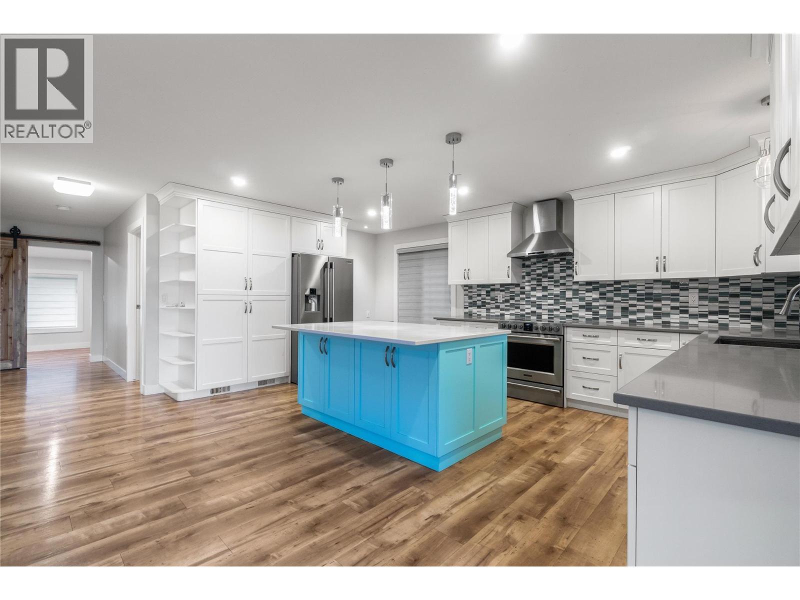 kitchen - 401 97A Highway, Sicamous, BC - Indoor Photo Showing Kitchen With Upgraded Kitchen