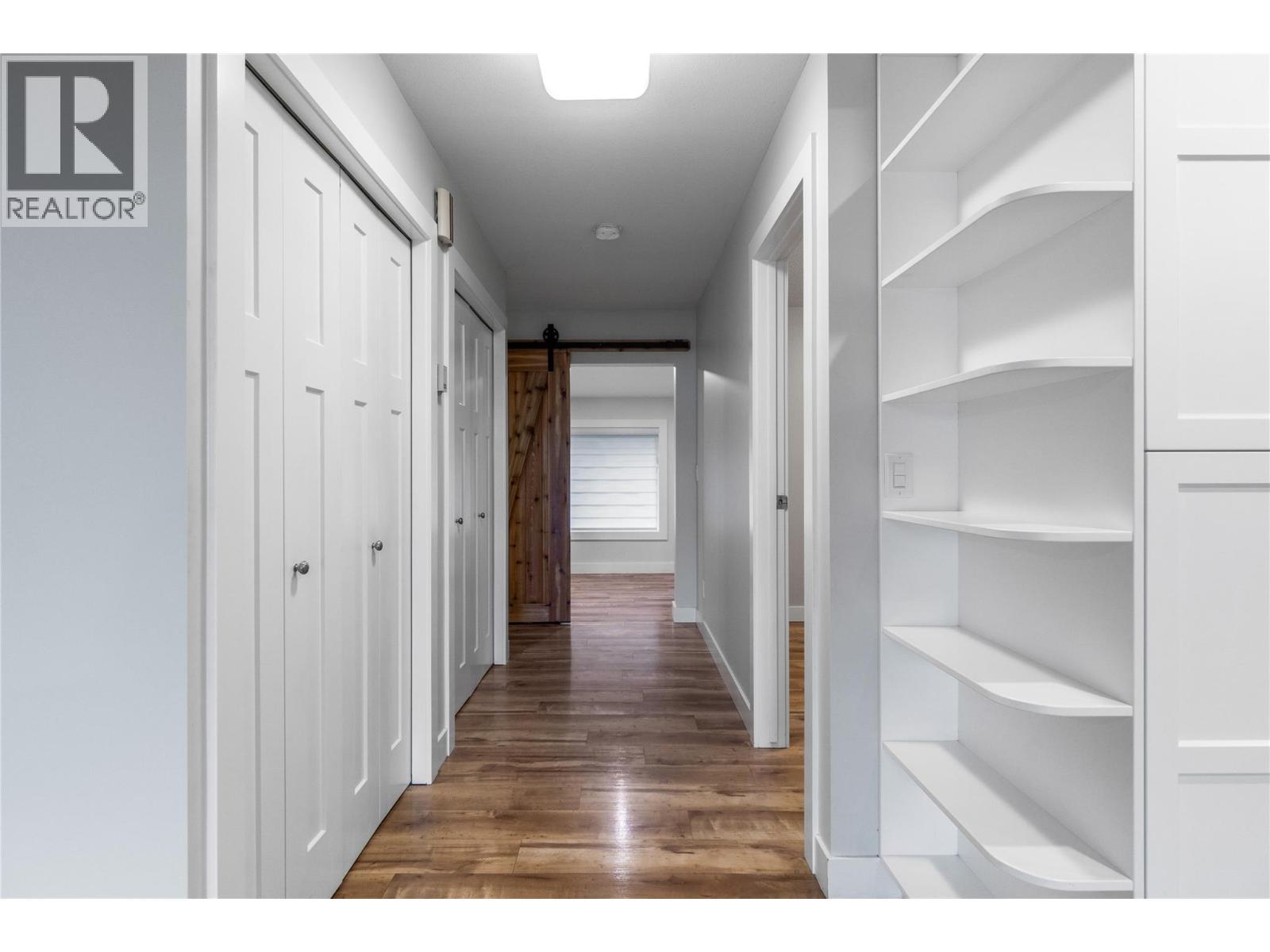 hallway - 401 97A Highway, Sicamous, BC - Indoor Photo Showing Other Room