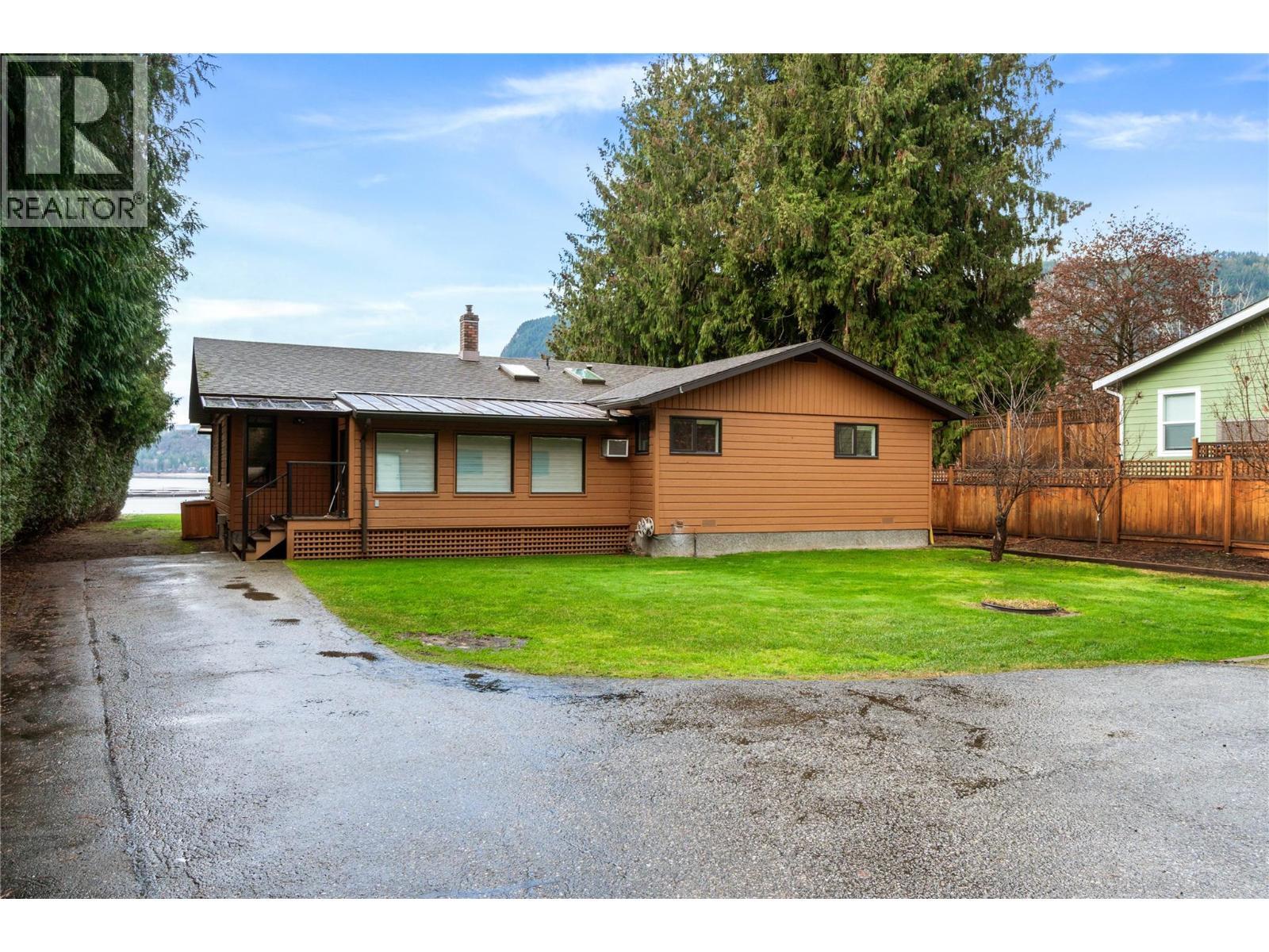 401 97A Highway, Sicamous, BC - Outdoor