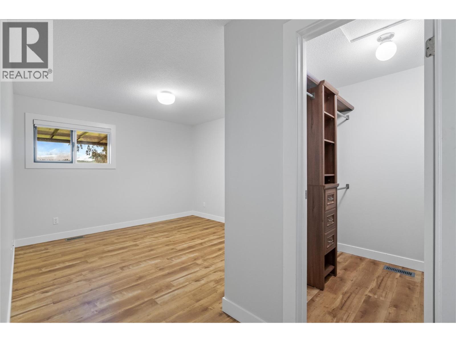 primary room - 401 97A Highway, Sicamous, BC - Indoor Photo Showing Other Room