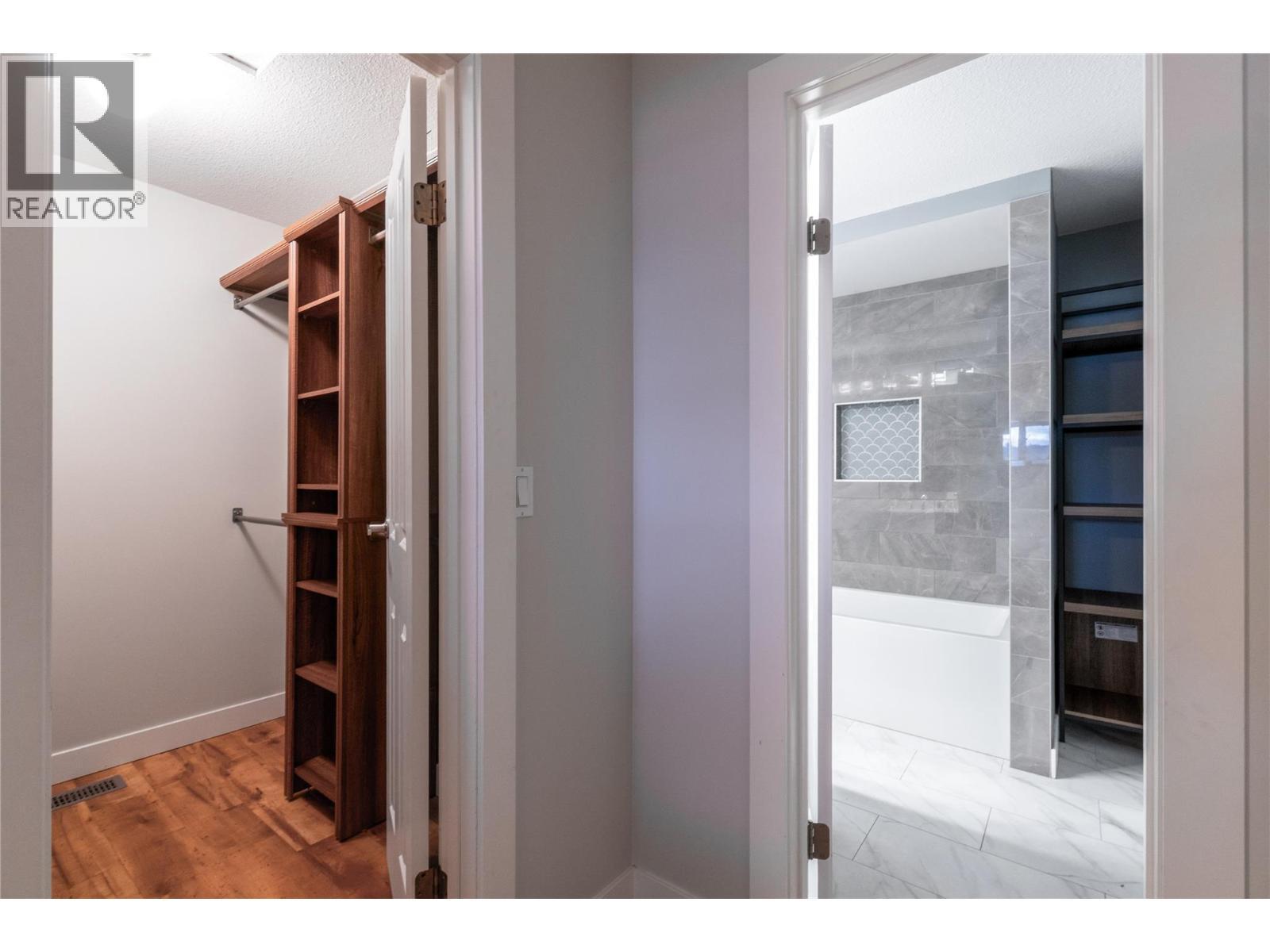 primary room / walk in closet - 401 97A Highway, Sicamous, BC - Indoor Photo Showing Other Room