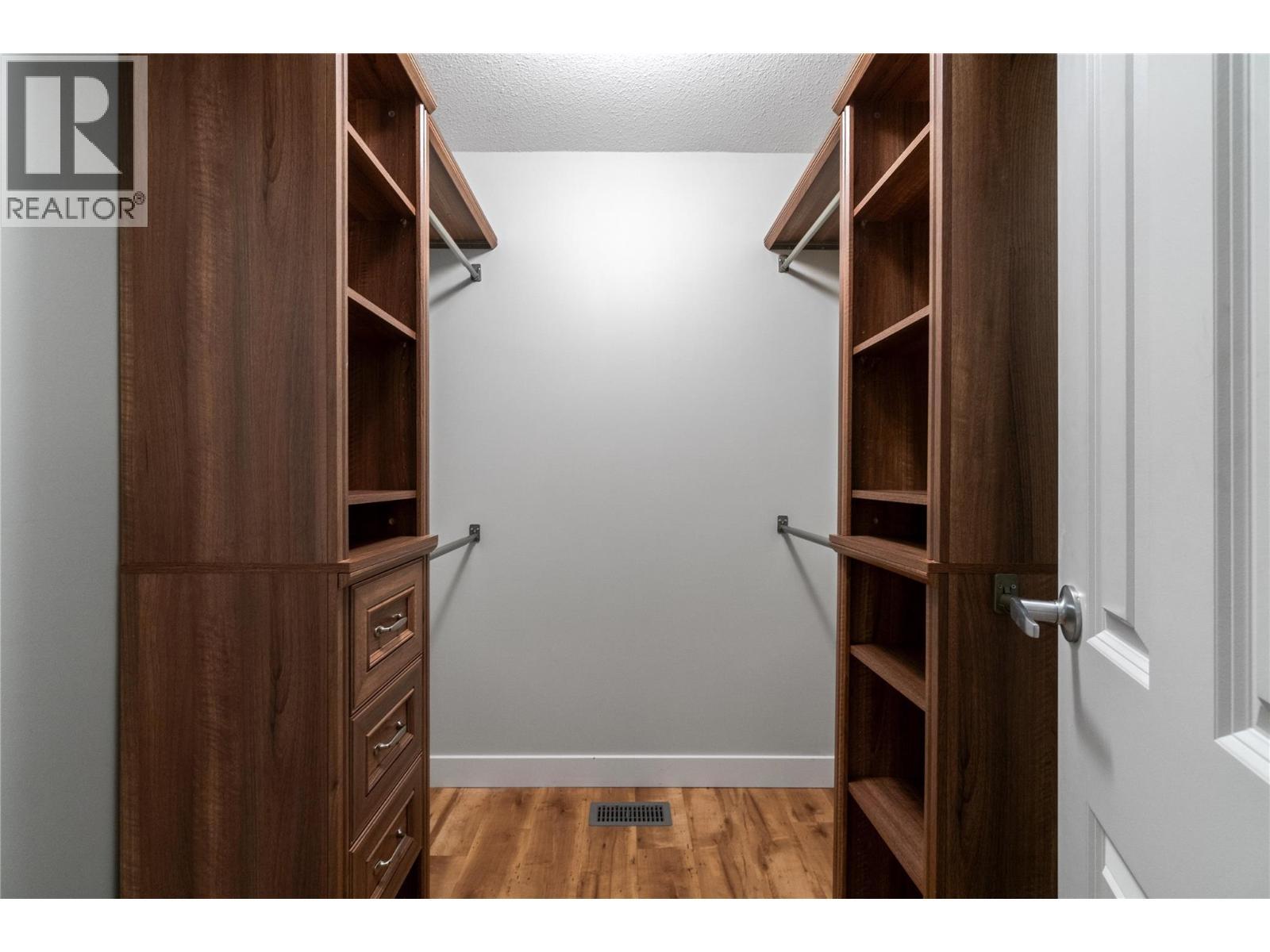 walk in closet - 401 97A Highway, Sicamous, BC - Indoor