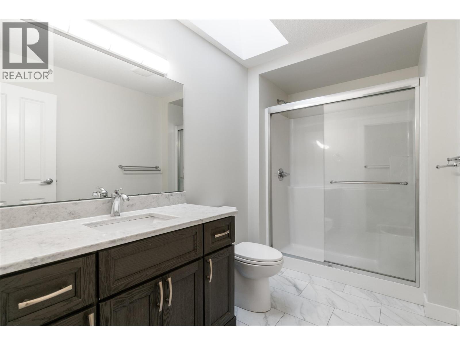 3 piece bathroom - 401 97A Highway, Sicamous, BC - Indoor Photo Showing Bathroom