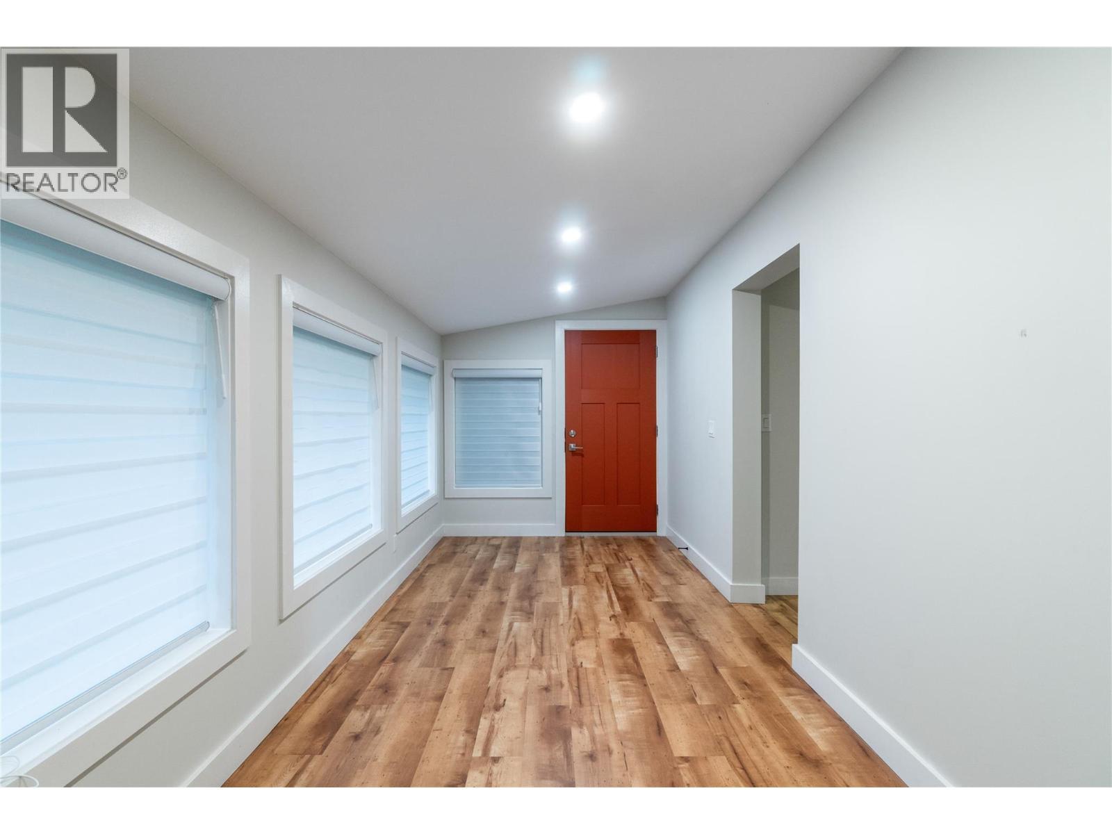 sunroom - 401 97A Highway, Sicamous, BC - Indoor Photo Showing Other Room