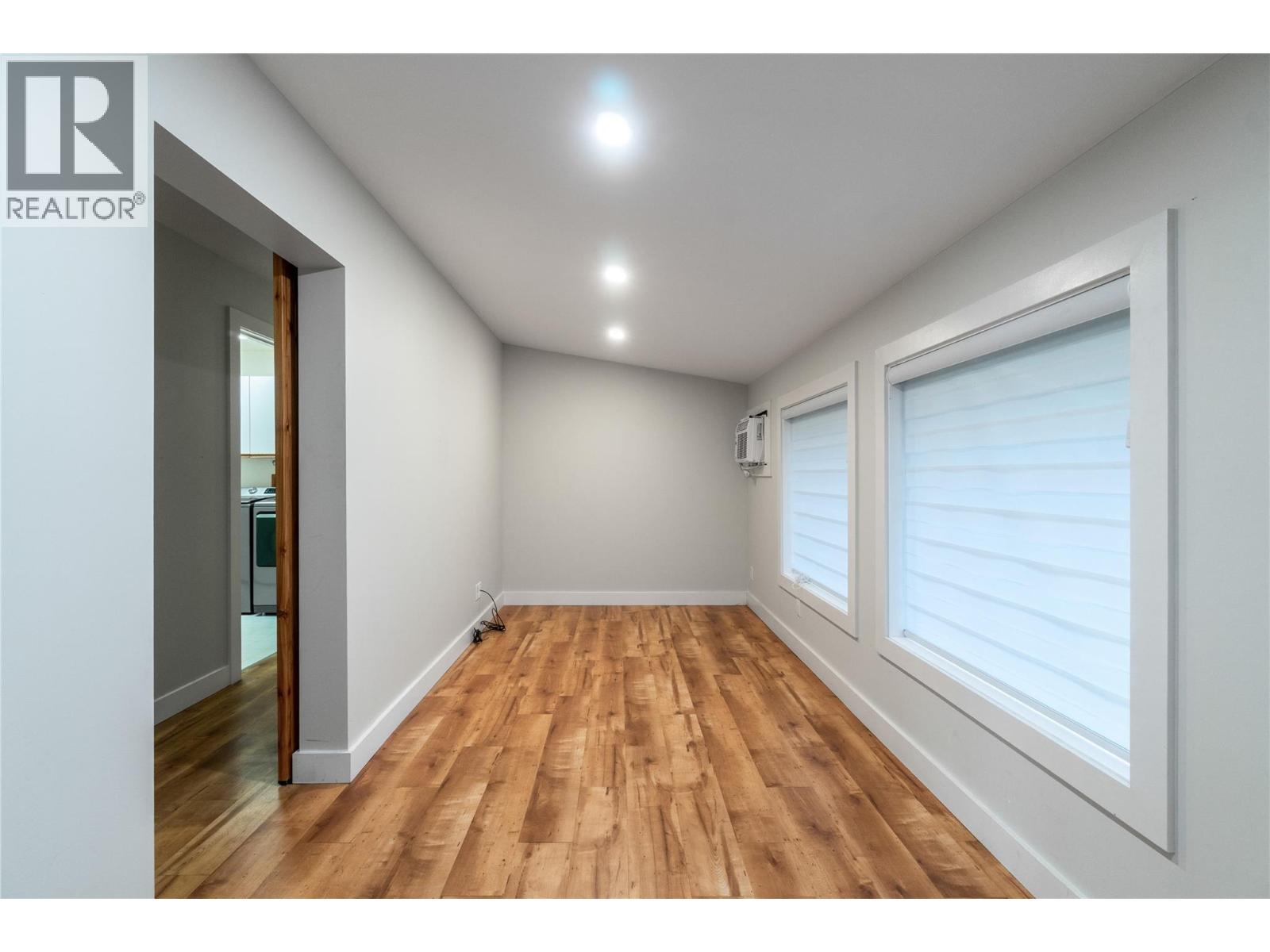 sunroom - 401 97A Highway, Sicamous, BC - Indoor Photo Showing Other Room
