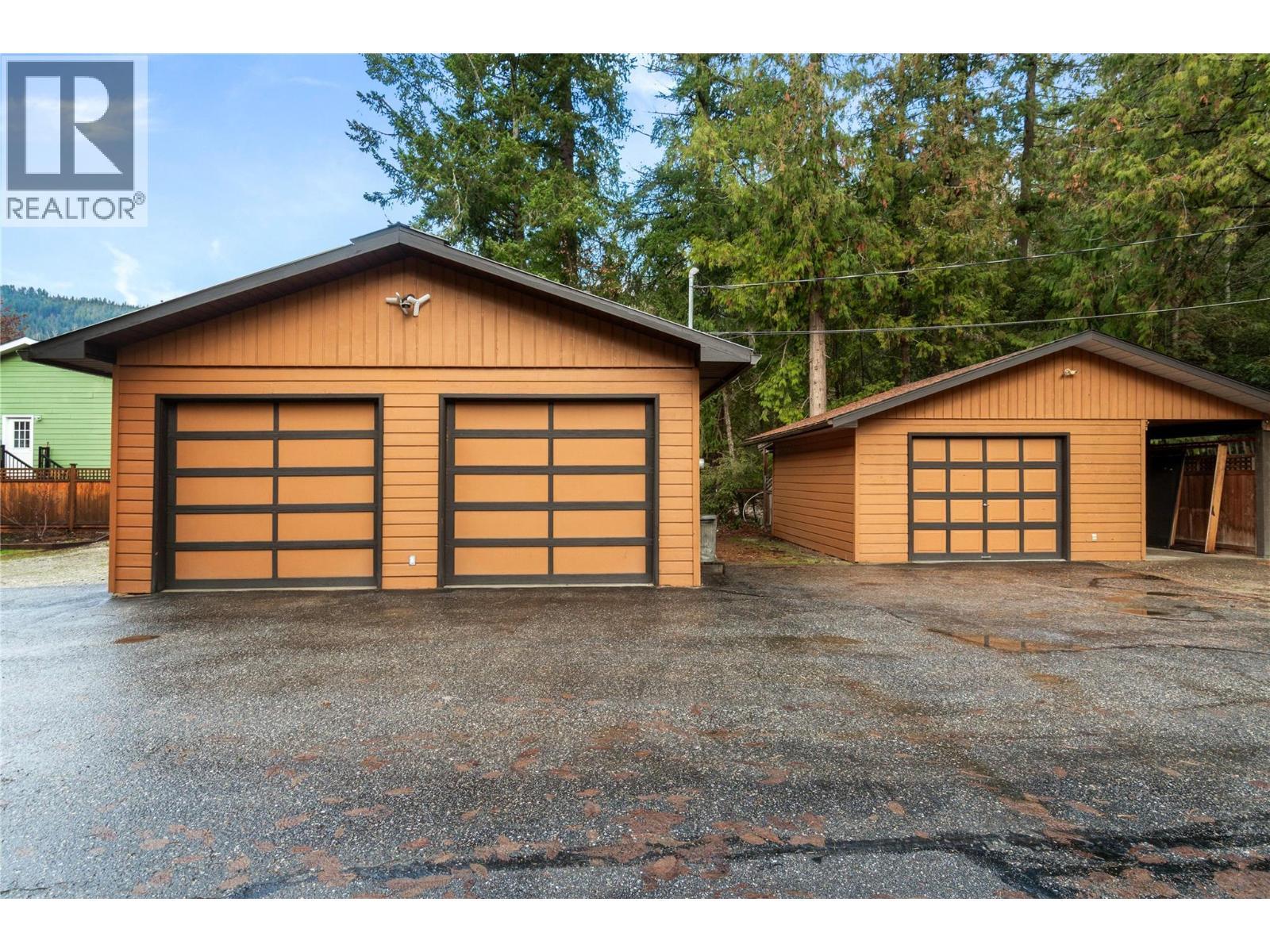 garage & shop - 401 97A Highway, Sicamous, BC - Outdoor