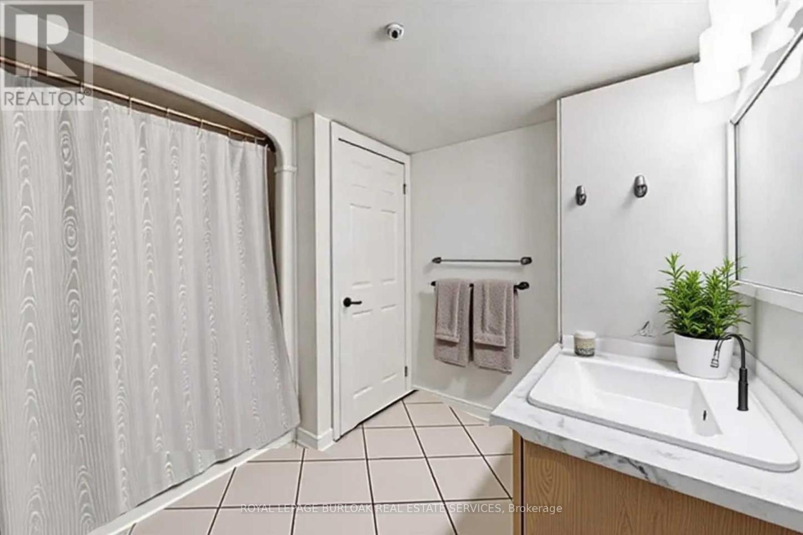 407 - 4013 Kilmer Drive, Burlington, ON - Indoor Photo Showing Bathroom