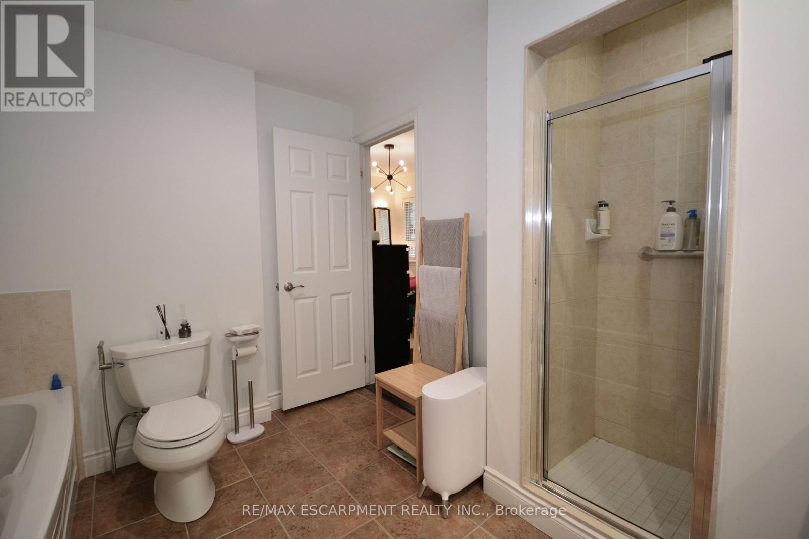 510 - 399 Elizabeth Street, Burlington, ON - Indoor Photo Showing Bathroom