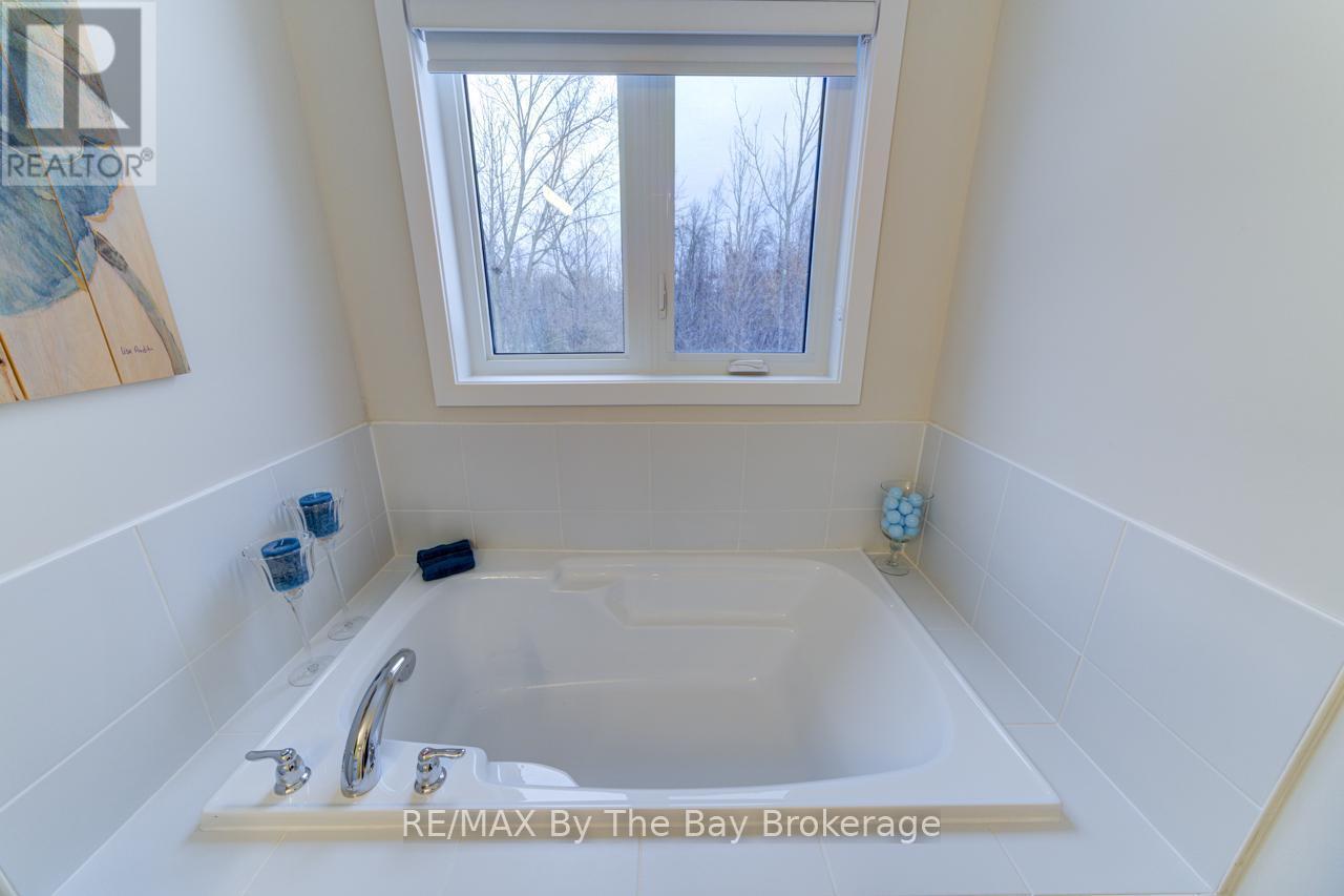 80 - 190 Crosswinds Boulevard, Blue Mountains, ON - Indoor Photo Showing Bathroom