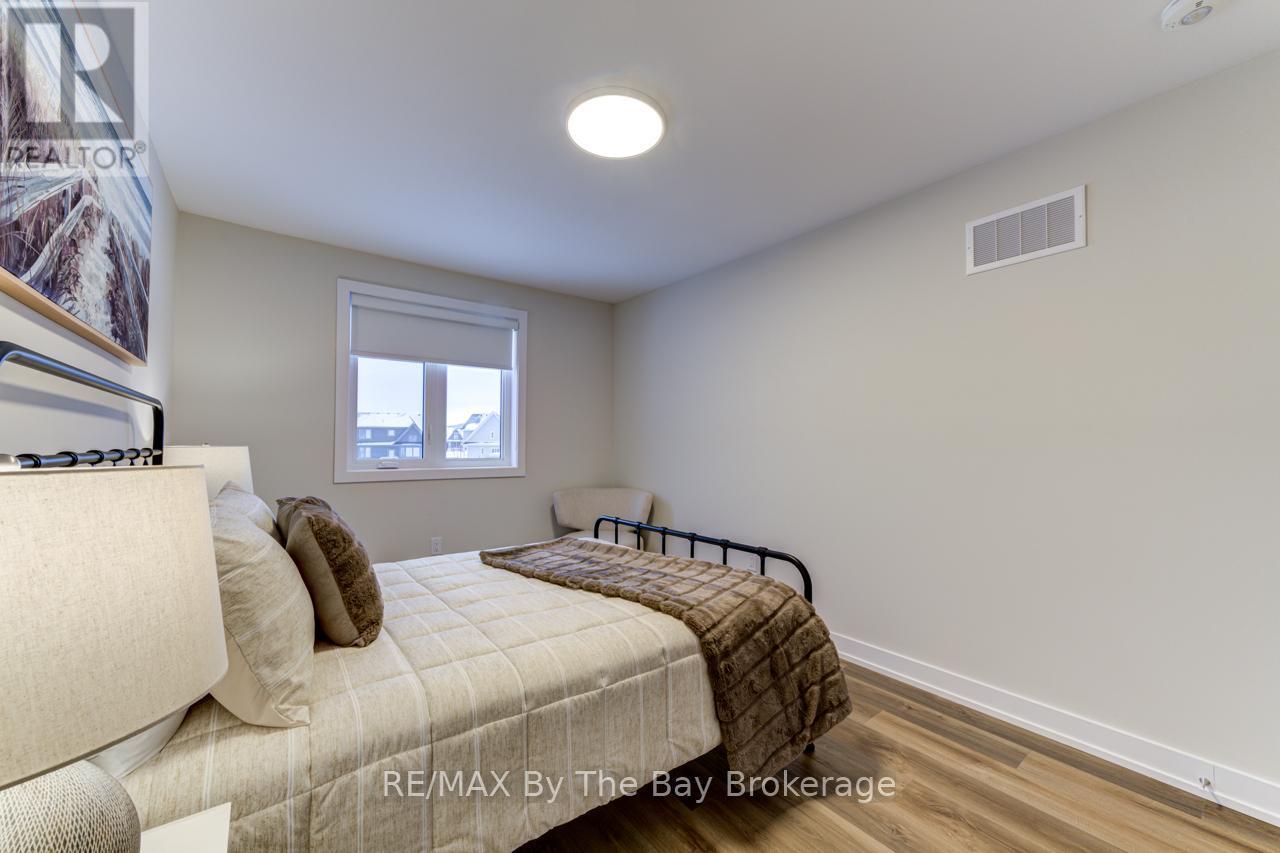 80 - 190 Crosswinds Boulevard, Blue Mountains, ON - Indoor Photo Showing Bedroom