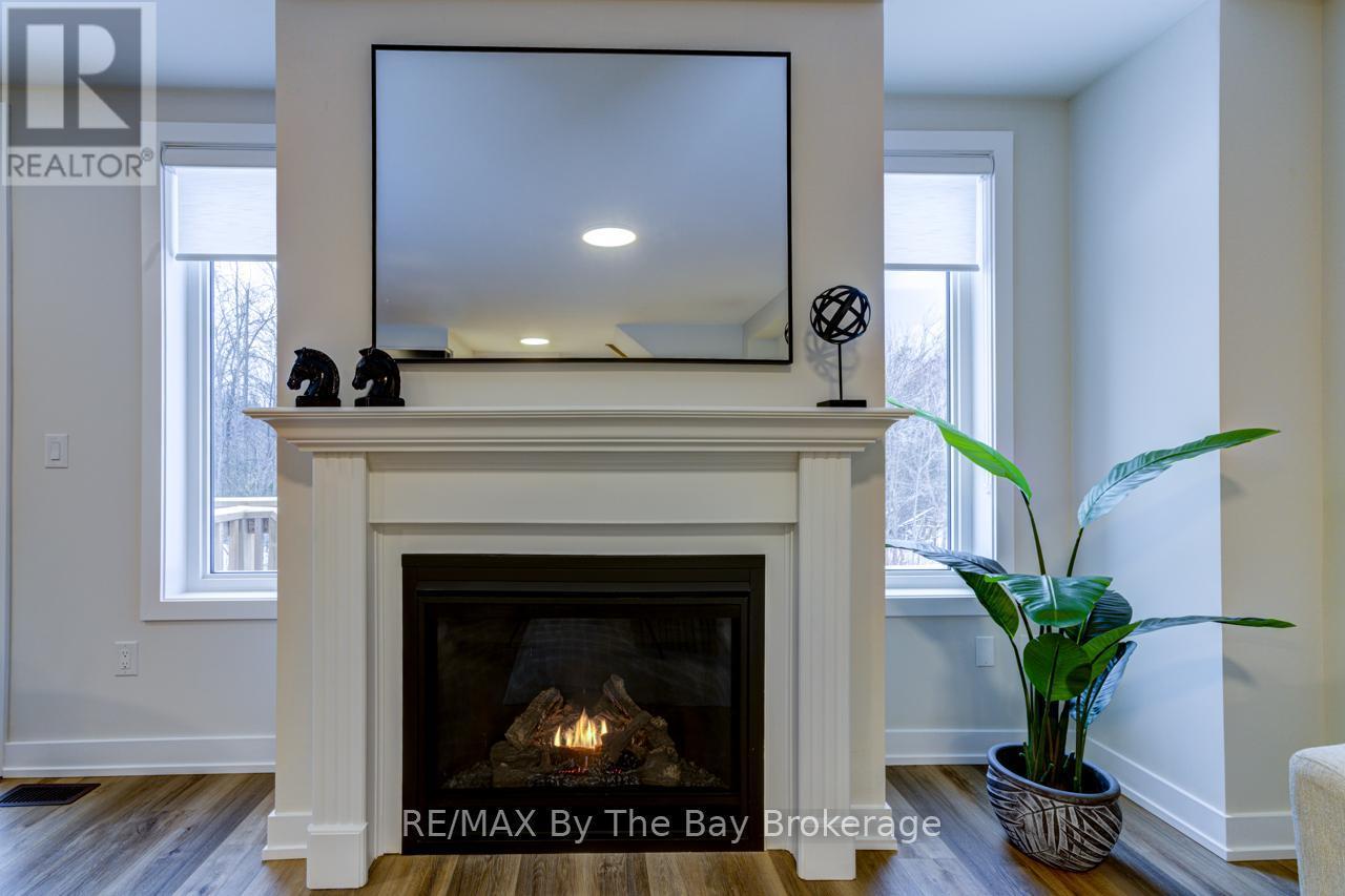 80 - 190 Crosswinds Boulevard, Blue Mountains, ON - Indoor Photo Showing Living Room With Fireplace