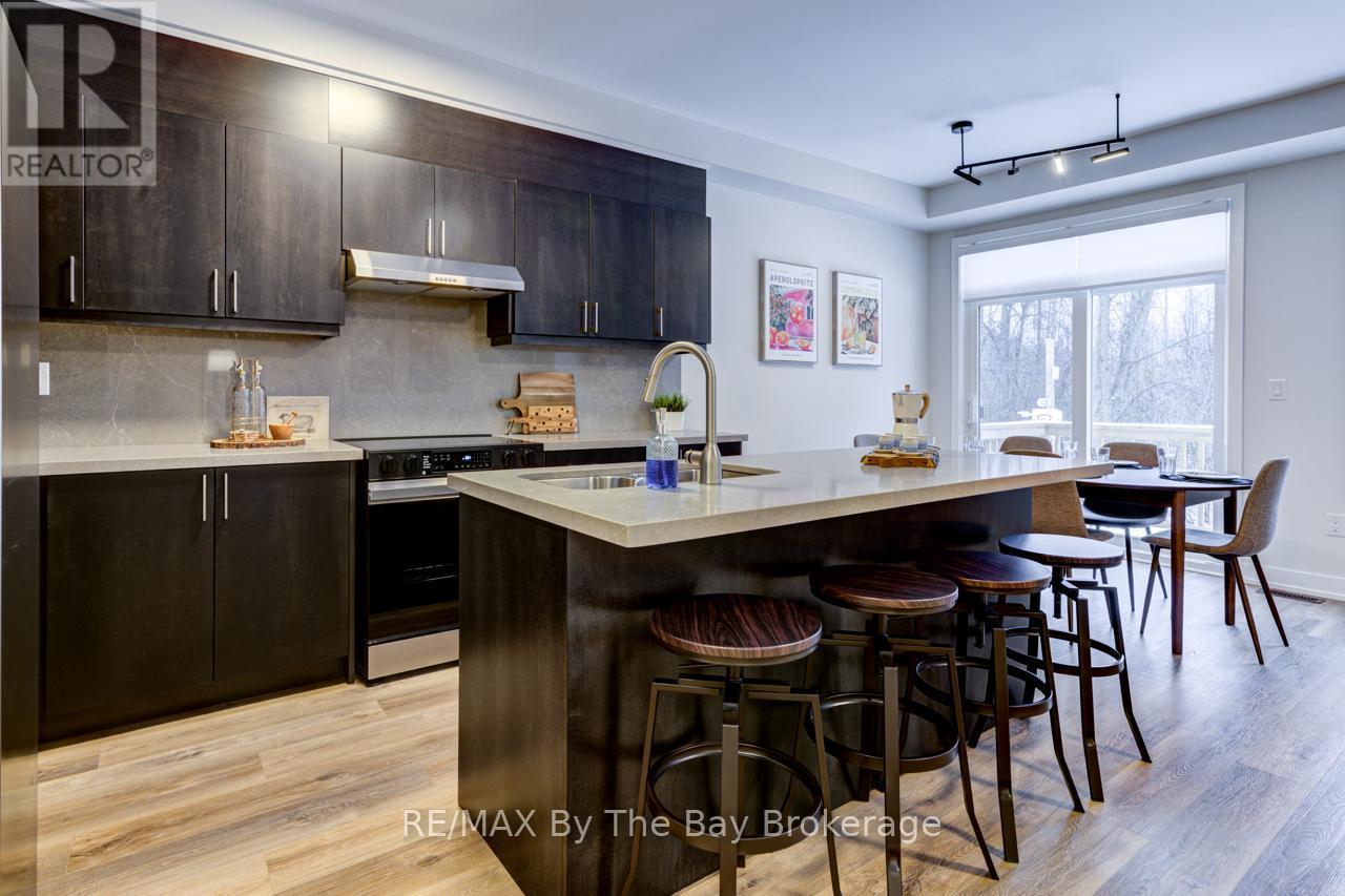 80 - 190 Crosswinds Boulevard, Blue Mountains, ON - Indoor Photo Showing Kitchen With Upgraded Kitchen