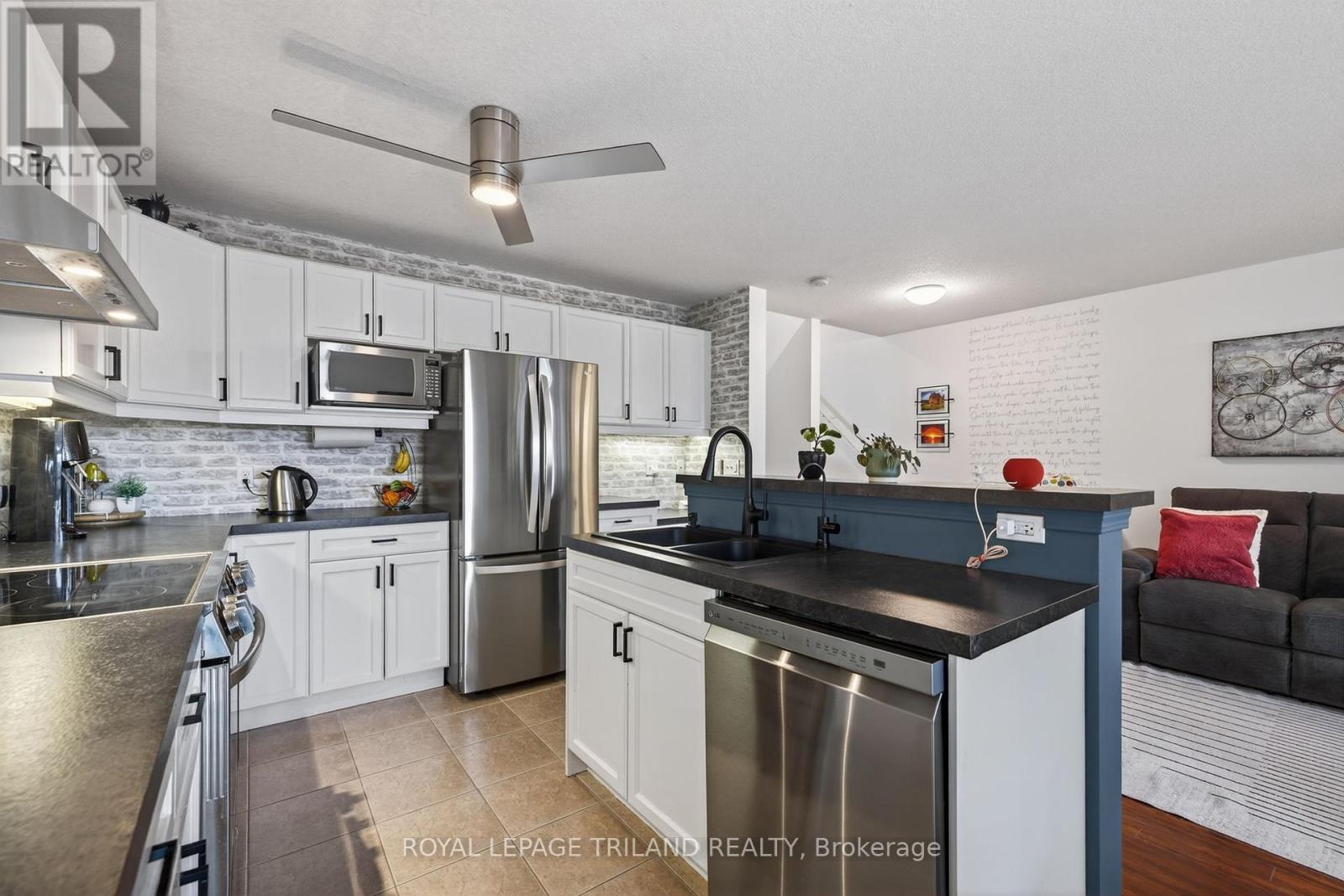 39 - 1625 Purser Street, London East (East D), ON - Indoor Photo Showing Kitchen With Stainless Steel Kitchen With Upgraded Kitchen