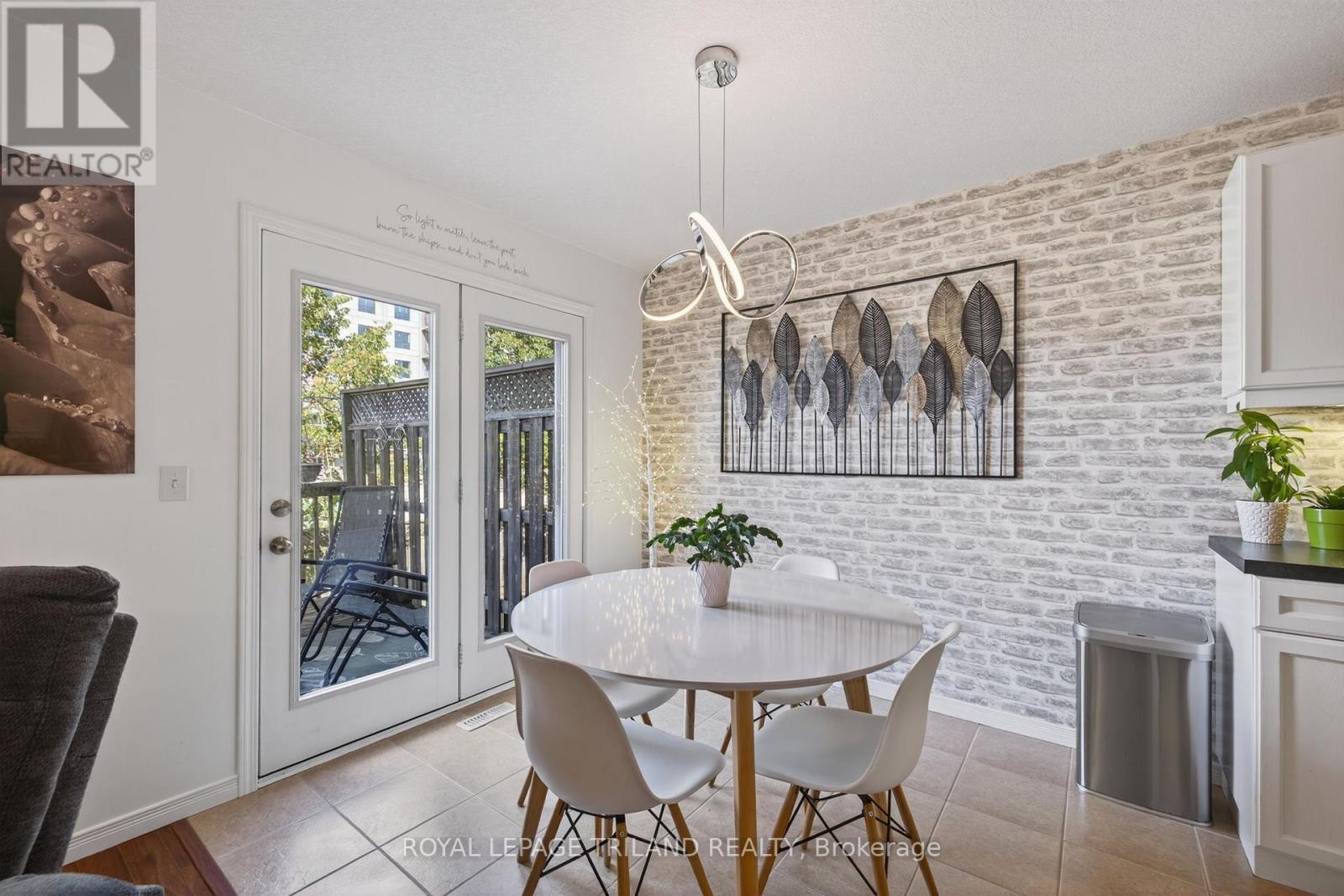 39 - 1625 Purser Street, London East (East D), ON - Indoor Photo Showing Dining Room