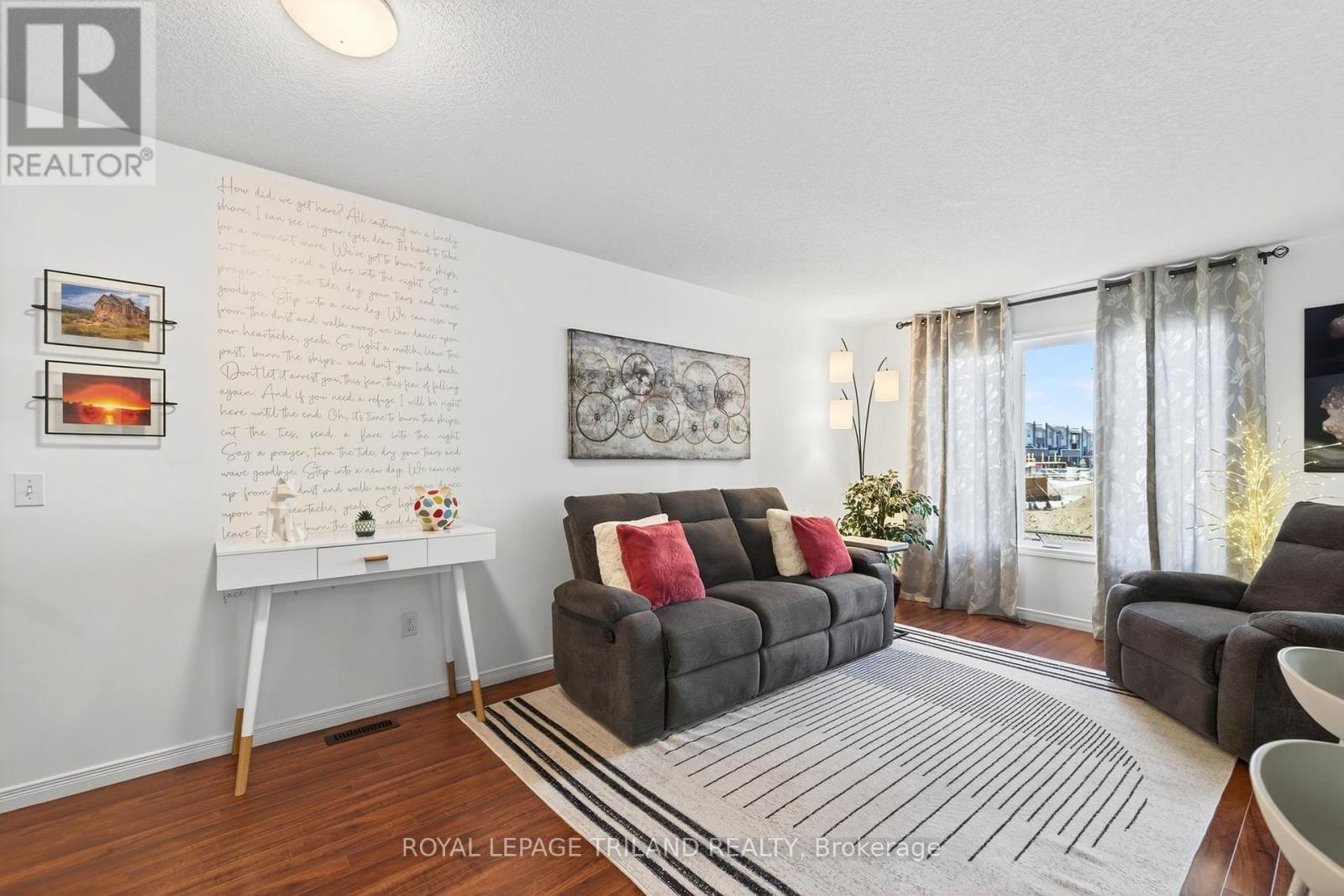 39 - 1625 Purser Street, London East (East D), ON - Indoor Photo Showing Living Room